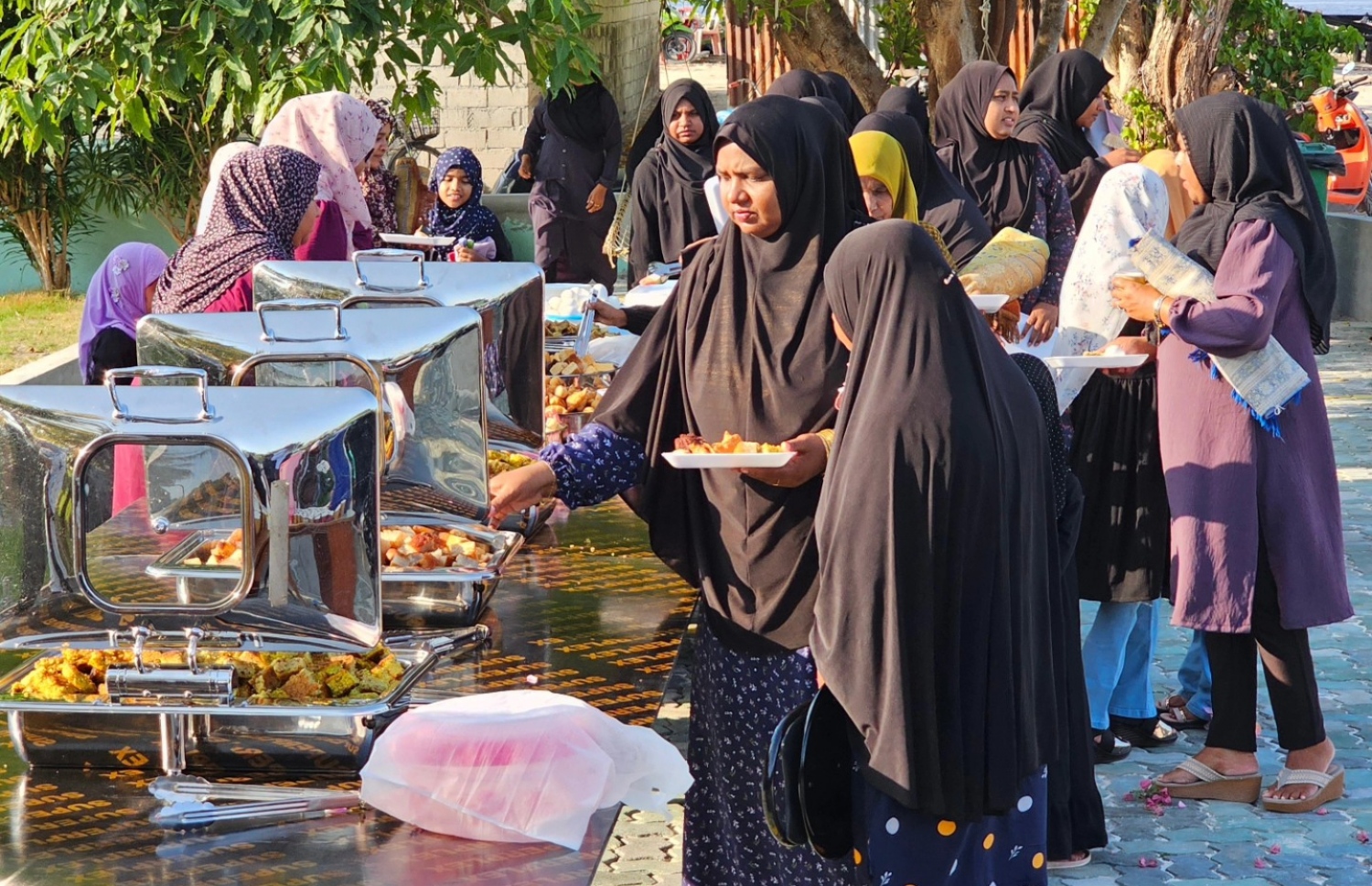 ކެންދޫގައި އީދުގައި ބޭއްވި ކެއުމެއް: މި އަހަރުގެ ބޮޑު އީދު ވަރަށް ކުލަގަދަކޮށް އެ ރަށުގައި ފާހަގަކުރާނެ -- ފޮޓޯ: ފޭސްބުކް/ ކެންދޫ