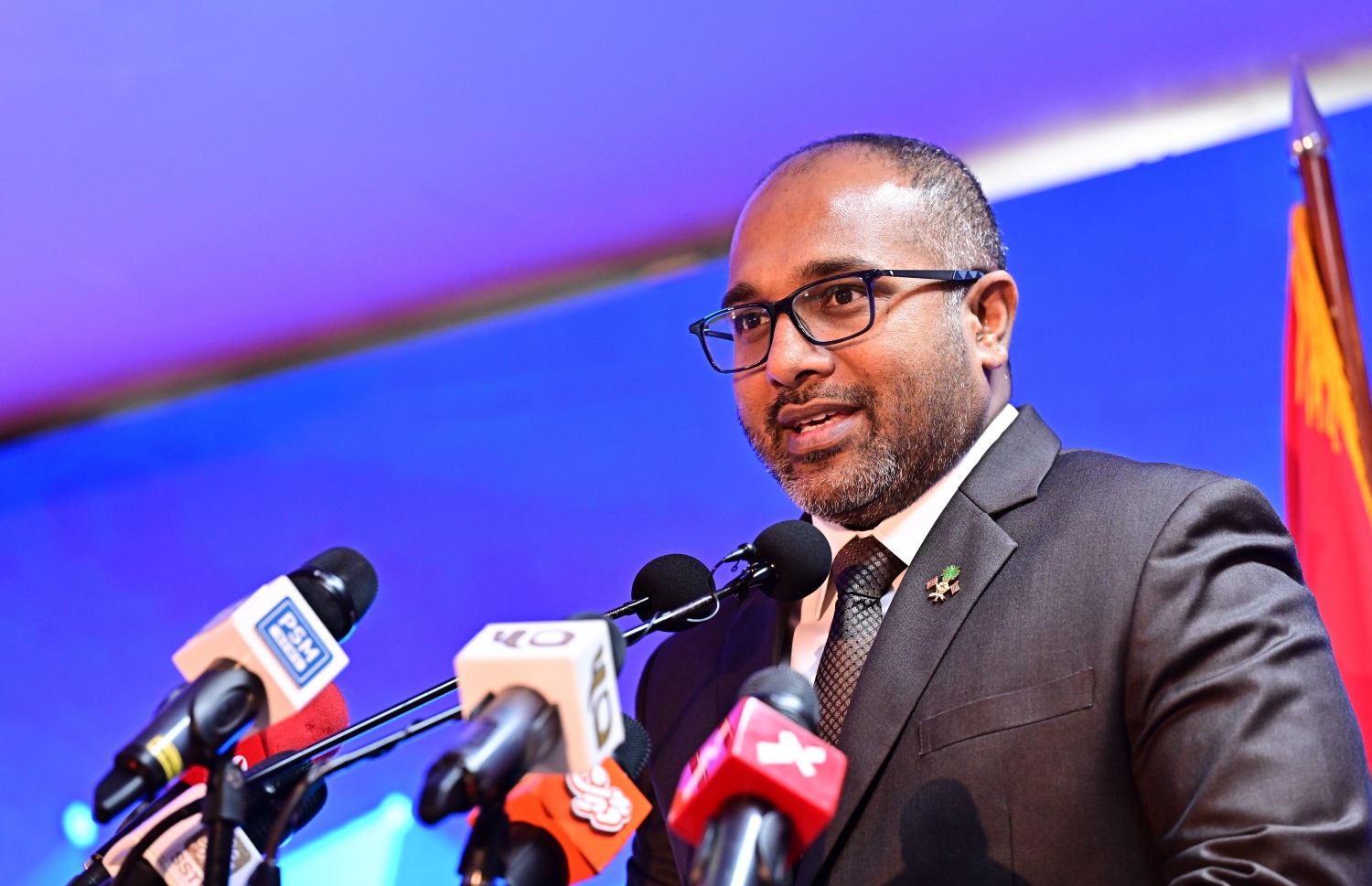 ފުލުހުންގެ އާ ސްޓްރެޓެޖިކް ޕްލޭން އިފްތިތާހުކުރުމަށް ބޭއްވި ރަސްމިއްޔާތަށް ހޯމްލޭންޑް ސެކިއުރިޓީ މިނިސްޓަރު އަލީ އިހުސާން ވާހަކަދައްކަވަނީ.-- ފޮޓޯ: ނިޝާން އަލީ | މިހާރު