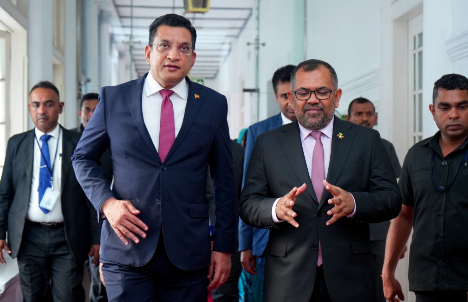 ފޮރިން މިނިސްޓަރު މޫސާ ޒަމީރާއި ލަންކާގެ ފޮރިން މިނިސްޓަރު އަލީ ސަބްރީއާއެކު ބޭއްވެވި ރަސްމީ ބައްދަލުކުރެއްވުން ނިންމަވާލައްވައި ވާހަކަ ދައްކަވަނީ-- ފޮޓޯ: ފޮރިން މިނިސްޓްރީ