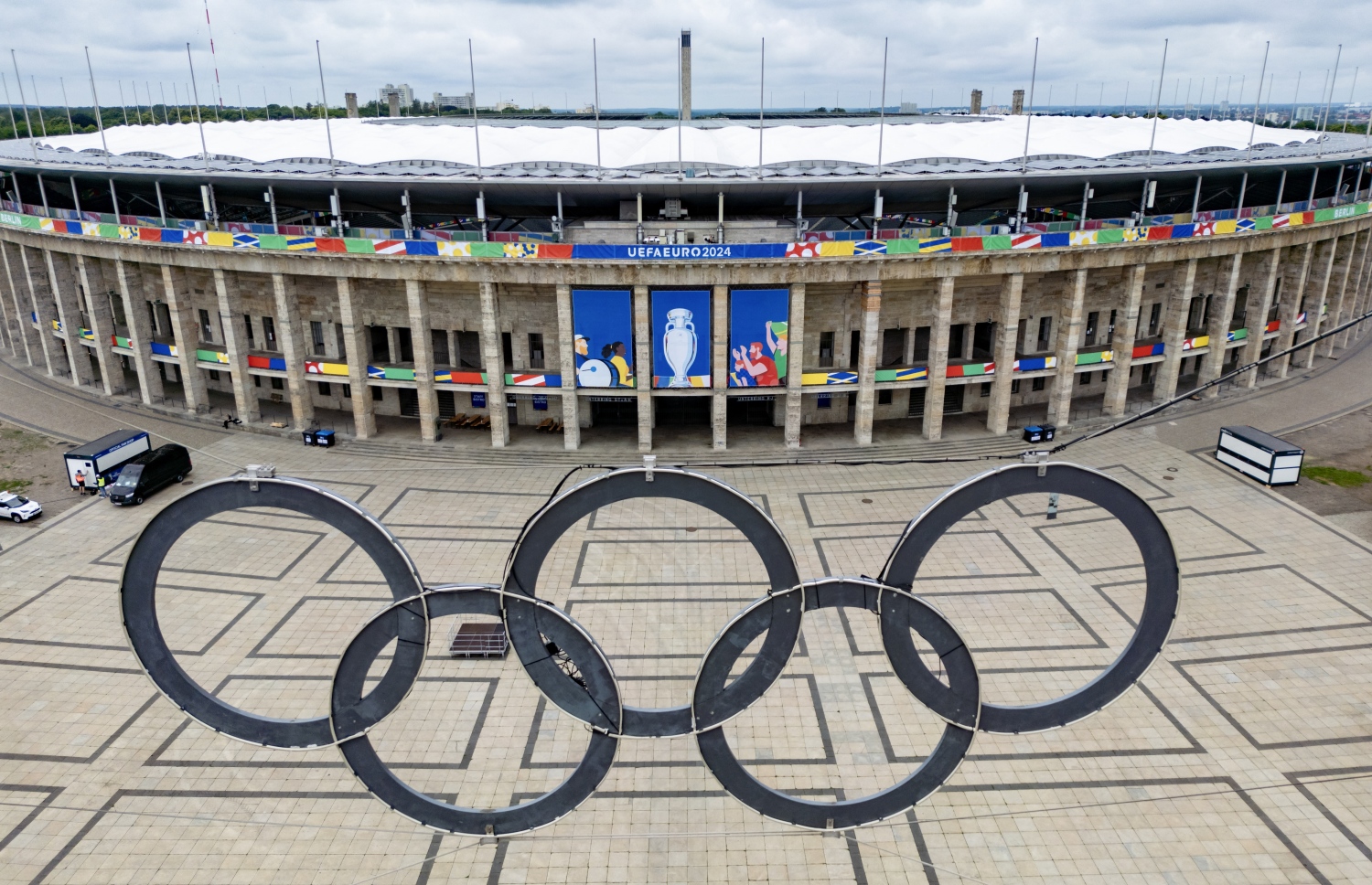 ބާލިންގެ އޮލިމްޕިކް ސްޓޭޑިއަމްގެ އޭރިއަލް ފޮޓޯ: ޔޫރޯގެ ފައިނަލް މެޗު ކުޅޭނީ މި ދަނޑުގައި --- ފޮޓޯ: އޭއެފްޕީ