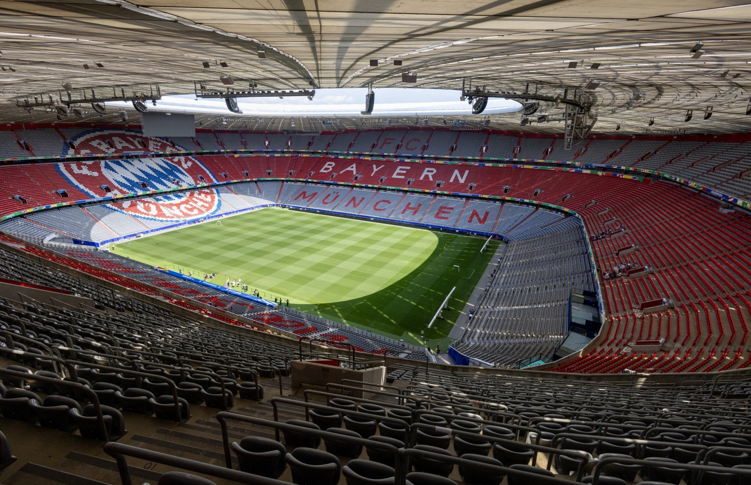 ޔޫރޯގެ މެޗުތައް ކުޅެން ހަމަޖެހިފައިވާ، މިޔުނިކްގެ ފުޓްބޯޅަ އެރީނާ: މިޔުނިކަކީ ޖަރުމަނުގެ ފުޓްބޯޅައިގައި އެންމެ ފޯރިގަދަ އެއް ސިޓީ --- ފޮޓޯ: އޭއެފްޕީ