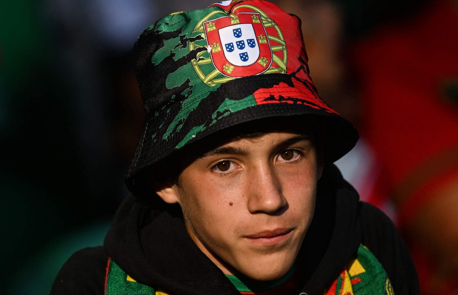 ޔޫރޯ އަށް ތައްޔާރުވުމަށް ޕޯޗުގަލް ކުޅުނު މެޗެއްގެ ތެރެއިން އެ ޓީމުގެ ސަޕޯޓަރަކު --- ފޮޓޯ: އޭއެފްޕީ