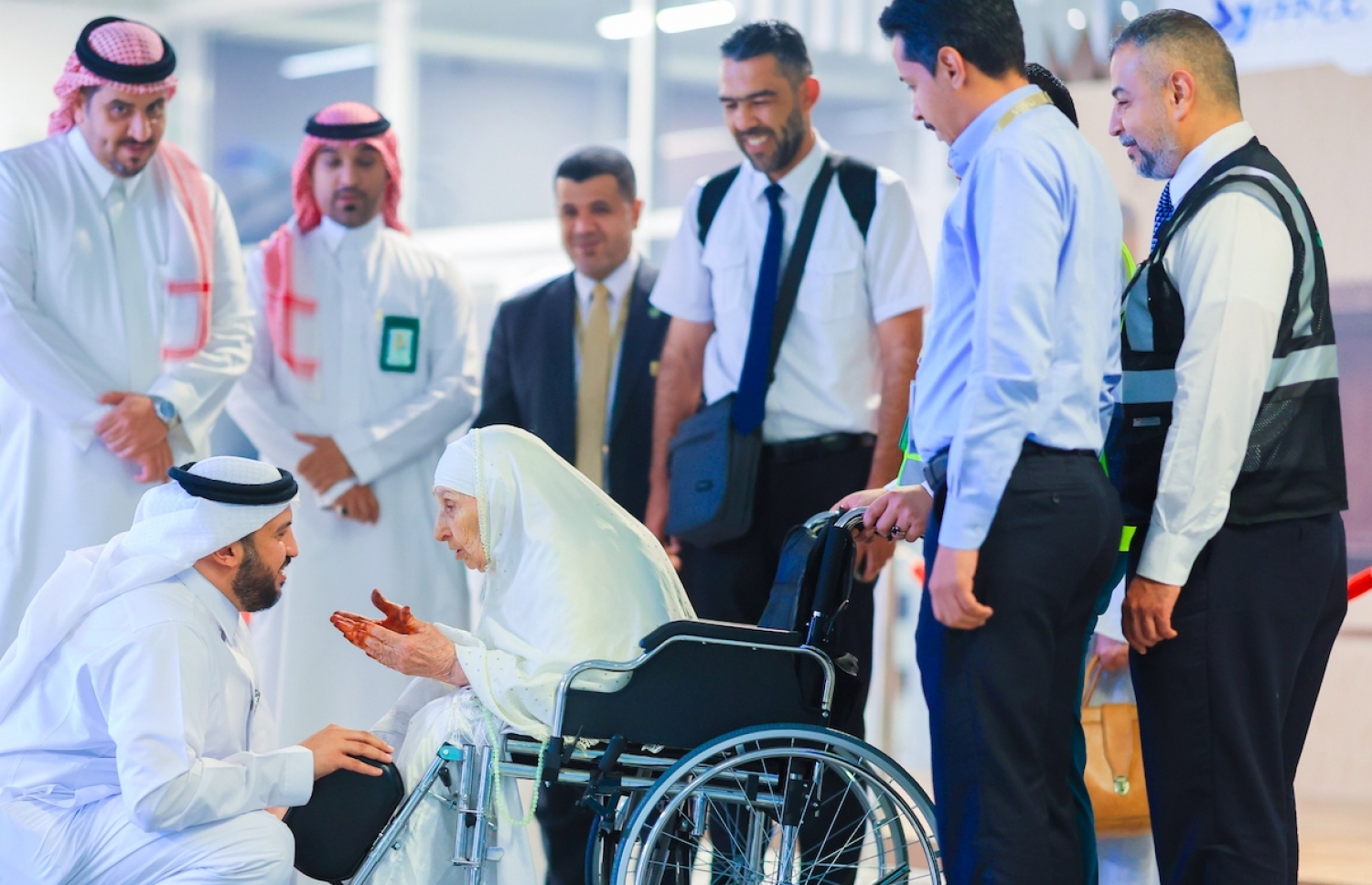 މިފަހަރު ހައްޖަށް ދިޔަ އުމުރުން އެންމެ ދުވަސްވީ މީހާ ކަމަށްވާ، 130 އަހަރުގެ ސަރުހޫދާ ސިއްތީތު އަށް ސައޫދީ އެއާލައިނުން މަރުހަބާ ކިޔަނީ