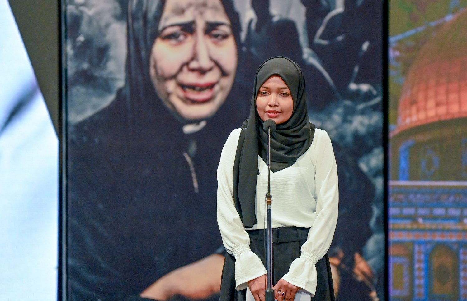 ފަލަސްތީނުގެ ރައްޔިތުންނަށް އެހީވުމަށް ޕީއެސްއެމުން މިއަދު ކުރިއަށް ގެންދާ ޓެލެތޯންގައި ޕީއެސްއެމްގެ އެމްޑީ ޒީނާ ޒާހިރު ވާހަކަ ދައްކަވަނީ--- ފޮޓޯ: ރައީސް އޮފީސް