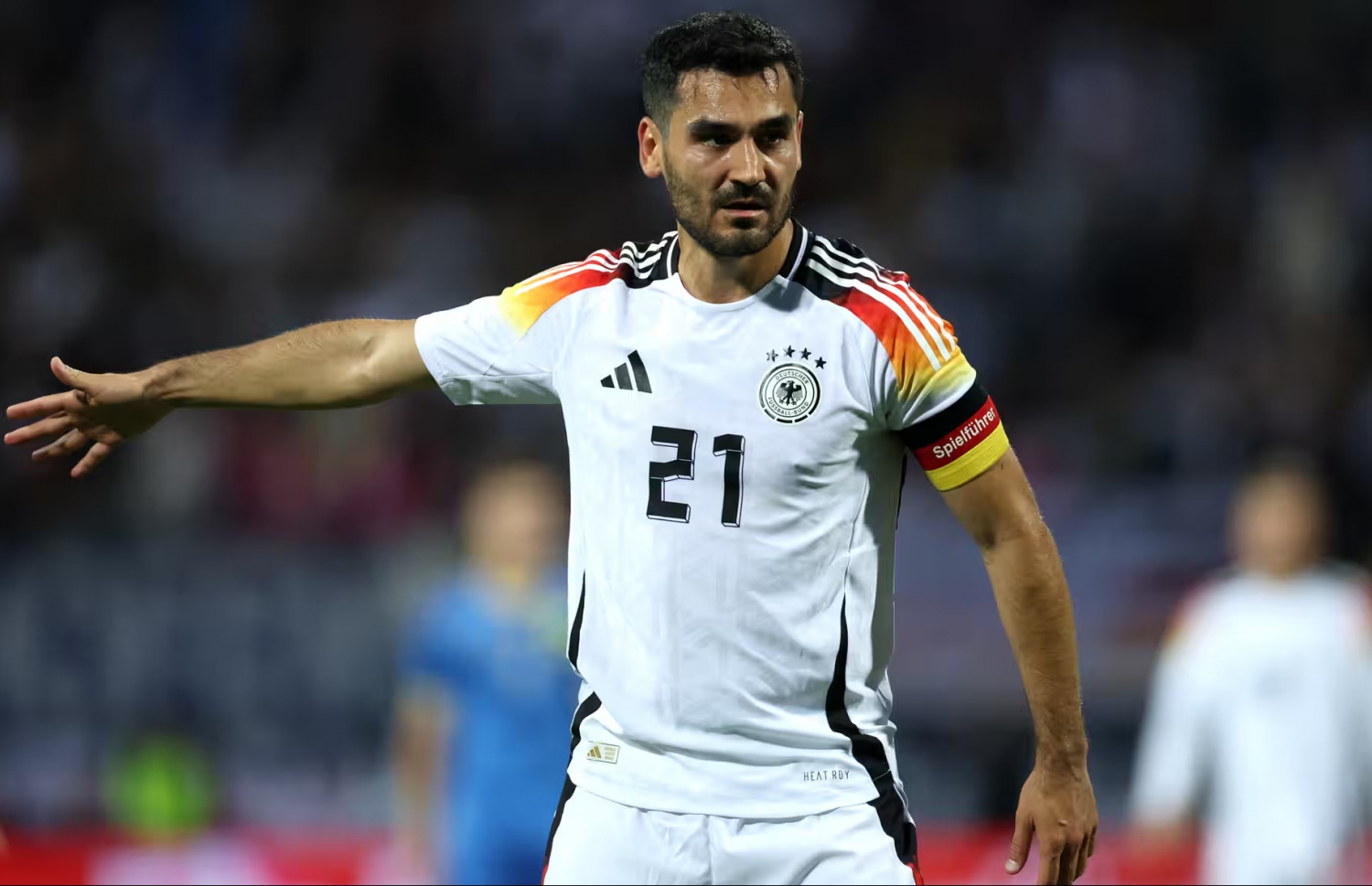 ޖަރުމަނުގެ ކެޕްޓަން ގުންޑޮގާން: އޭނާ އަކީ ތުރުކީ ދަރިކޮޅު ކުޅުންތެރިޔަކަށް ވާތީ ފާޑުކިޔާ