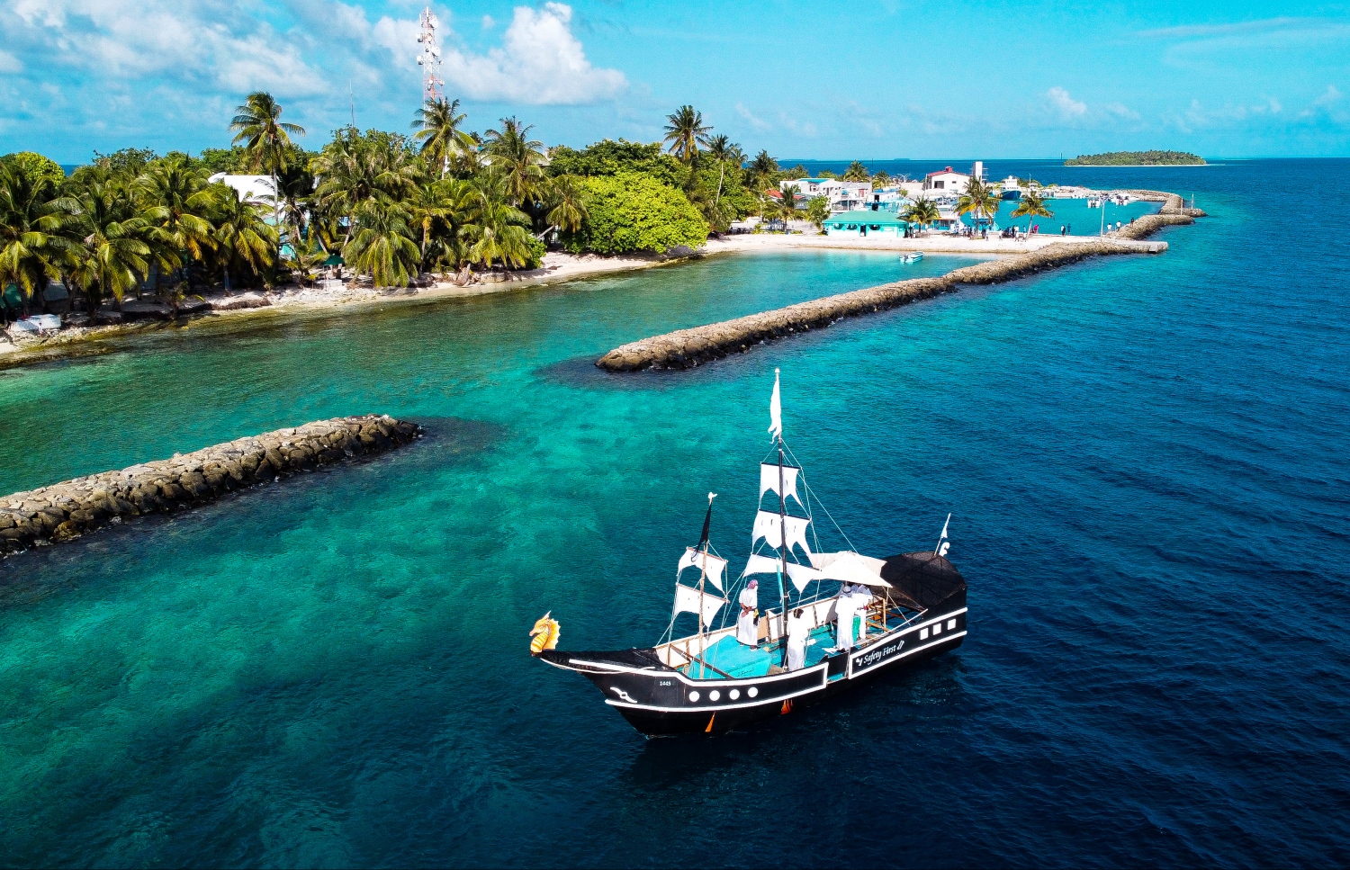 މި ފަހަރު ކުލަ ގަދަކޮށް ބޮޑު އީދު ފާހަގަކުރި ކެންދޫގައި ނައުކޮޅު ބޭލުމަށް ފަހު، ނައުކޮޅު ރަށް ކައިރީގައި ދުއްވަނީ.--- ފޮޓޯ: ފަޔާޒު މޫސާ | މިހާރު