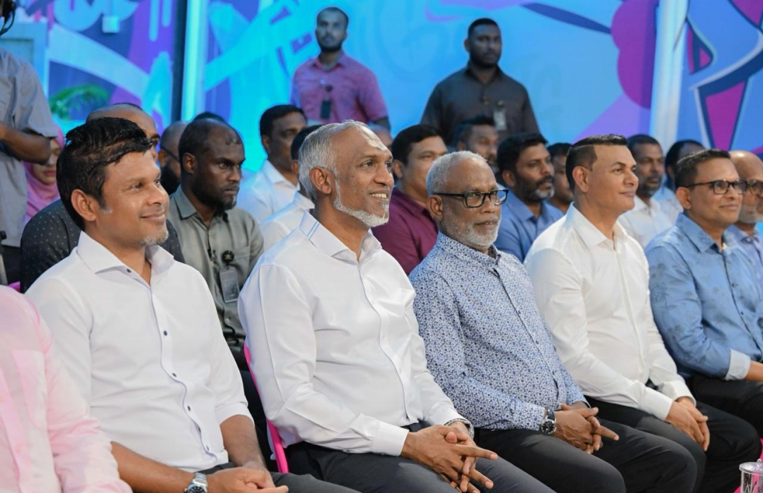 ޕީއެންސީގެ އާ ޖަގަހަ "ޕީއެންސީ ހައުސް" ހުޅުވުމަށް ބޭއްވި ރަސްމިއްޔާތުގައި ރައީސް ޑރ މުހައްމަދު މުއިއްޒާއި ނައިބު ރައީސް ހުސެއިން މުހައްމަދު ލަތީފް އަދި މަޖިލިސް ރައީސް އަބްދުއްރަހީމް އަބްދުއްﷲ ބައިވެރިވެ ވަޑައިގަންނަވަނީ -- ފޮޓޯ: ޕީއެންސީ