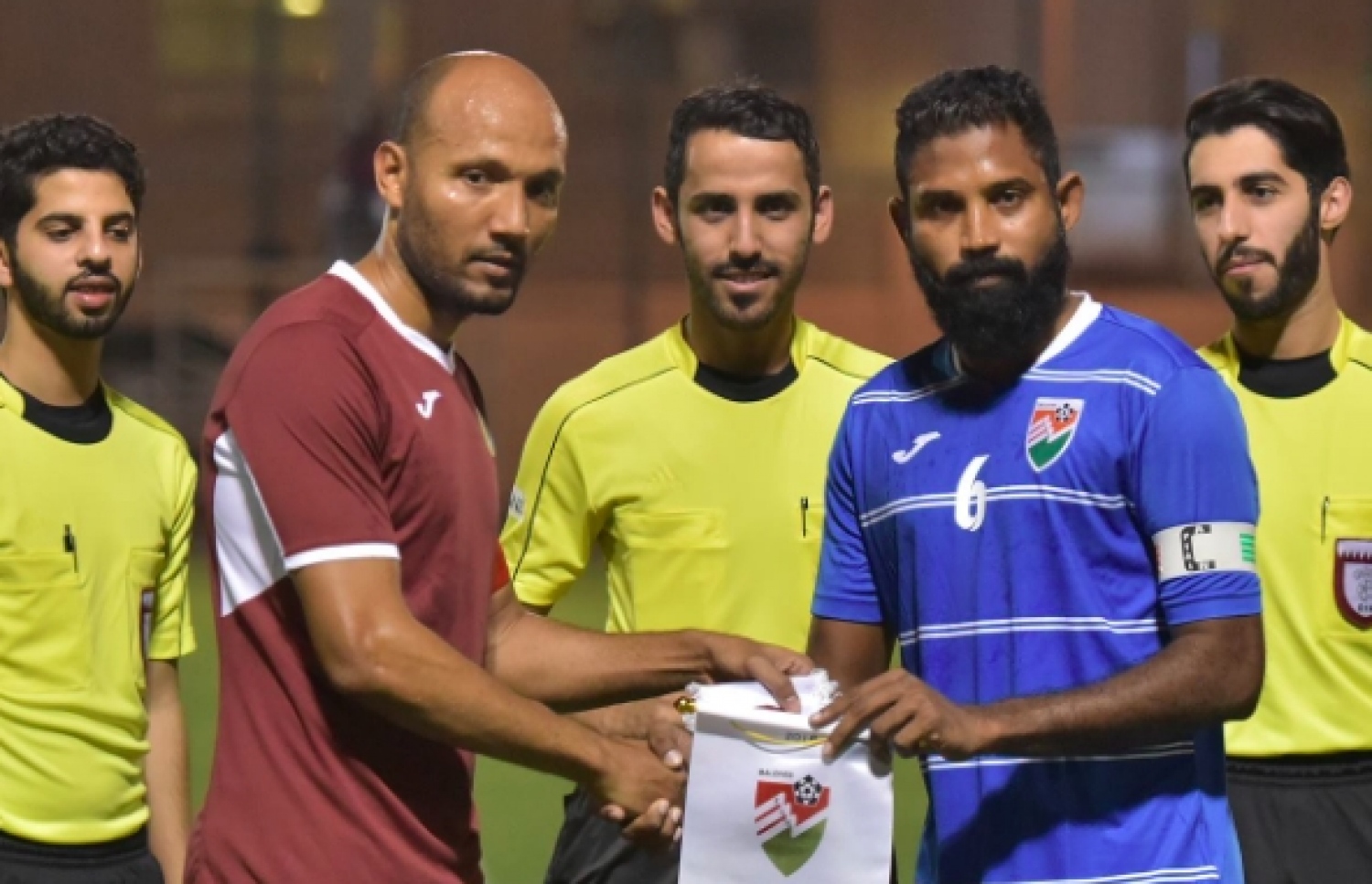 ގައުމީ ޓީމުގެ މެޗެއްގައި، ބަކާ ކެޕްޓަންކަން ކުރަނީ. -- ފައިލް ފޮޓޯ: އެފްއޭއެމް