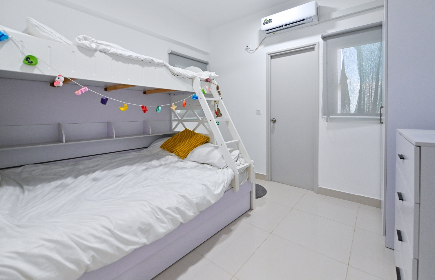 އަމާން ދޯދި އެޕާޓްމަންޓެއްގެ އެއް ކޮޓަރި: މި ފްލެޓްތަކުގެ މަސައްކަތް އެއްކޮއް ނިންމާލެވޭނެކަމަށް ބެލެވެނީ އަންނަ އަހަރުގެ މެދުތެރޭގައި.--- ފޮޓޯ: ފަޔާޒު މޫސާ | މިހާރު