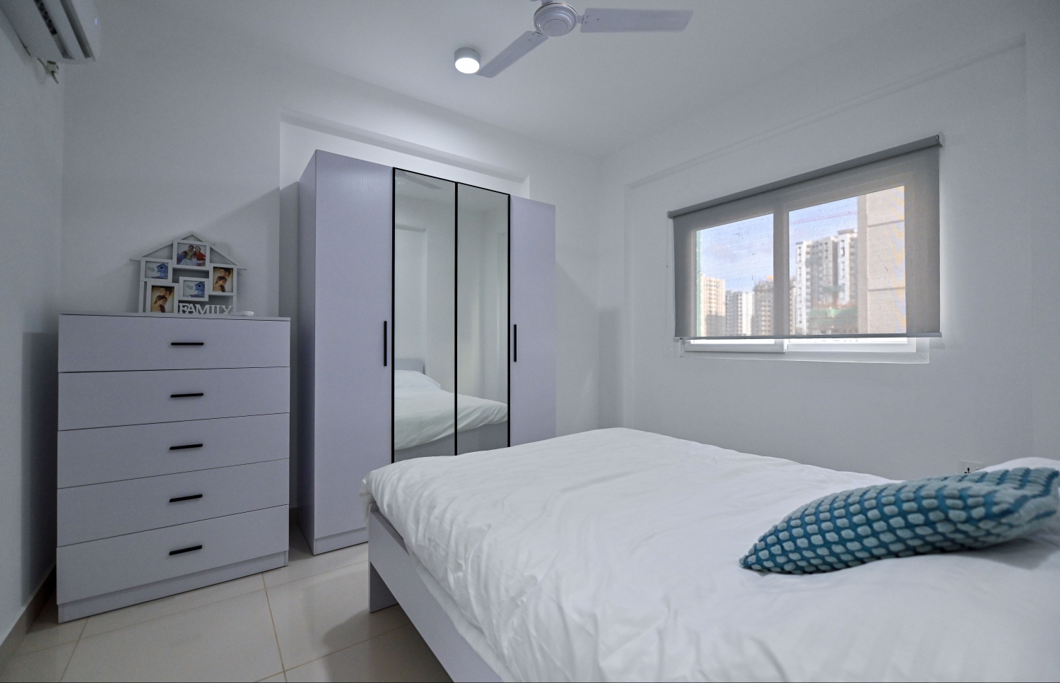 އަމާން ދޯދި އެޕާޓްމަންޓެއްގެ އެއް ކޮޓަރި: މި ފްލެޓްތަކުގެ މަސައްކަތް އެއްކޮއް ނިންމާލެވޭނެކަމަށް ބެލެވެނީ އަންނަ އަހަރުގެ މެދުތެރޭގައި.--- ފޮޓޯ: ފަޔާޒު މޫސާ | މިހާރު