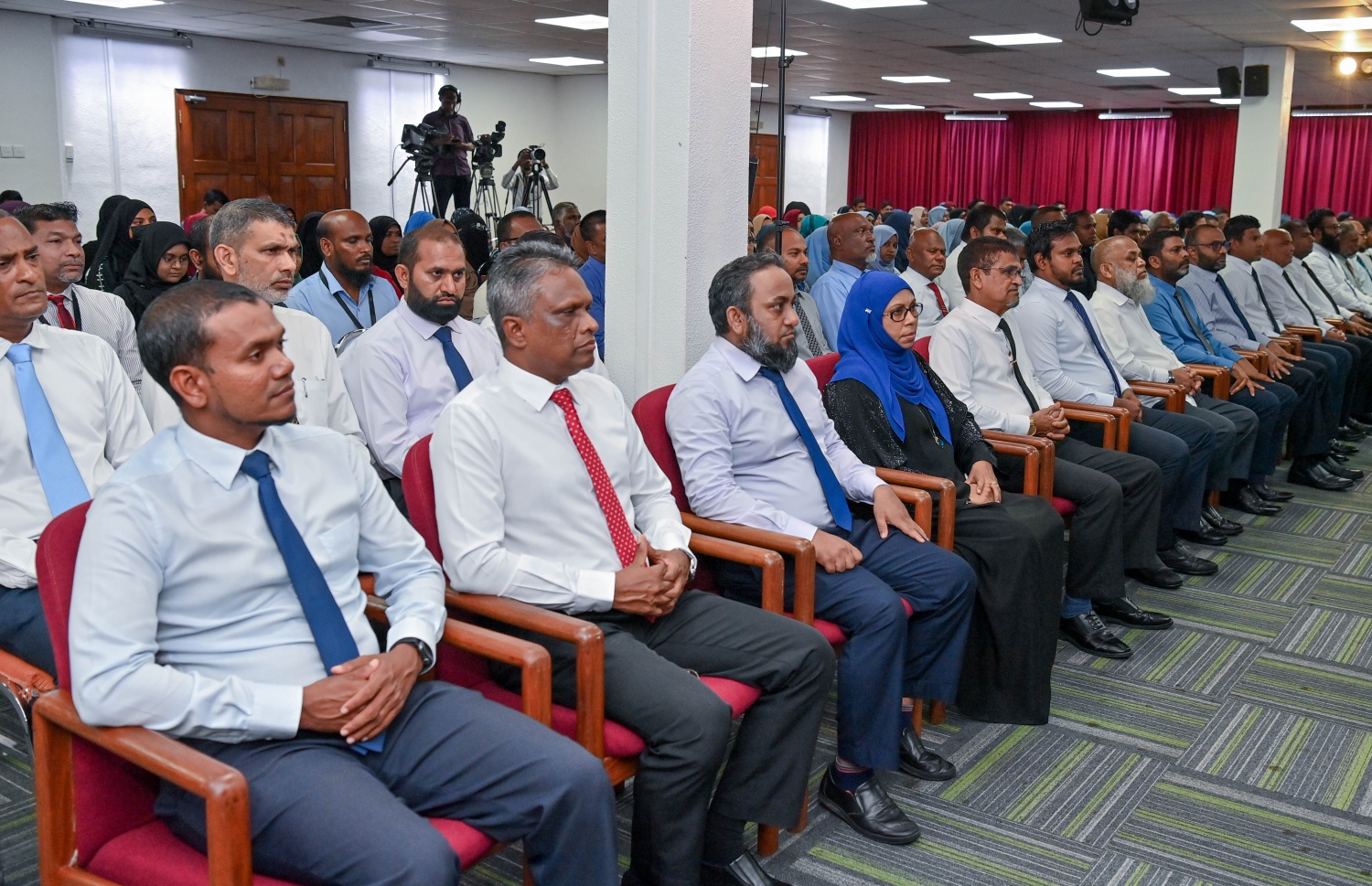 ގުރުއާން ކިޔެވުމުގެ 36 ވަނަ ގައުމީ މުބާރާތް ފެށުމަށް ރޭ ބޭއްވި ރަސްމިއްޔާތުގައި ބައިވެރިވި ބައެއް ބޭފުޅުން.-- ފޮޓޯ: ރައީސް އޮފީސް