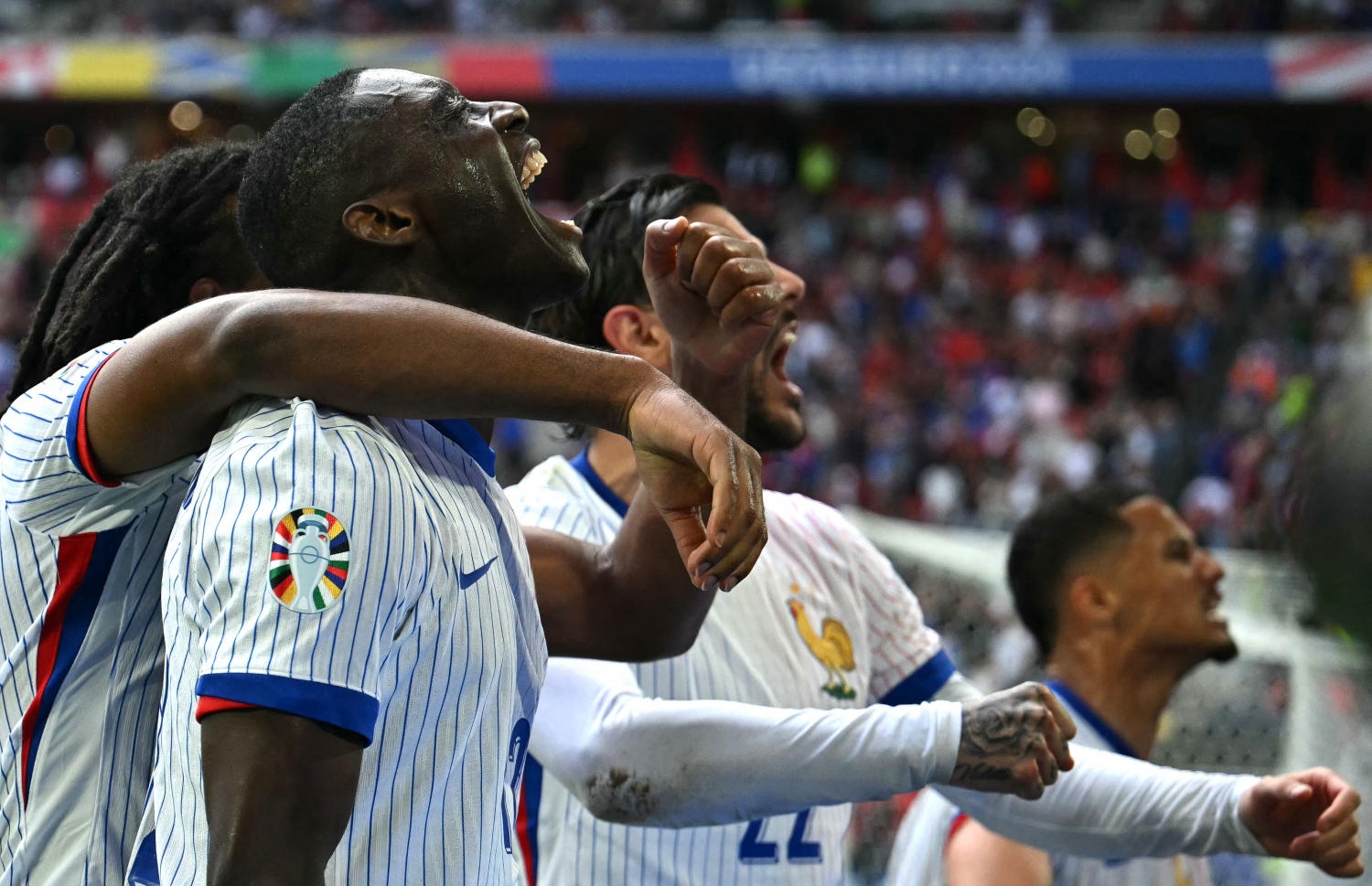 ޔޫރޯ ދެވަނަ ބުރުގައި ފްރާންސް އާއި ބެލްޖިއަމް ބައްދަލުކުރި މެޗުގައި ލަނޑު ޖެހުމަށްފަހު ފްރާންސް ކުޅުންތެރިން އުފާފާޅު ކުރަނީ. 1-0 ގެ ނަތީޖާއަކުން މިމެޗު ކާމިޔާބުކޮށް ފްރާންސް ވަނީ ކުއާޓާ ފައިނަލުން ޖާގަ ހޯދާފައި .. --ފޮޓޯ:އޭއެފްޕީ