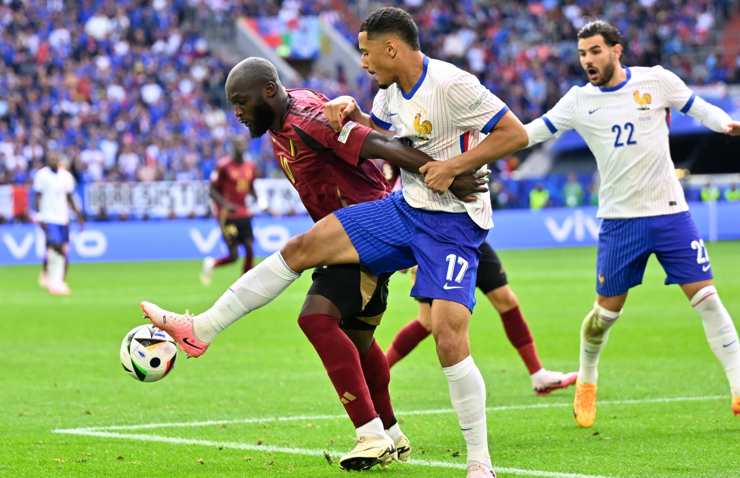 ޔޫރޯ ދެވަނަ ބުރުގައި ފްރާންސާއި ބެލްޖިއަމް ބައްދަލުކުރި މެޗުގެ ތެރެއިން: 1-0 ގެ ނަތީޖާއަކުން މެޗު ކާމިޔާބުކޮށް ފްރާންސް ވަނީ ކުއާޓާ ފައިނަލުން ޖާގަ ހޯދާފައި .. --ފޮޓޯ:އޭއެފްޕީ