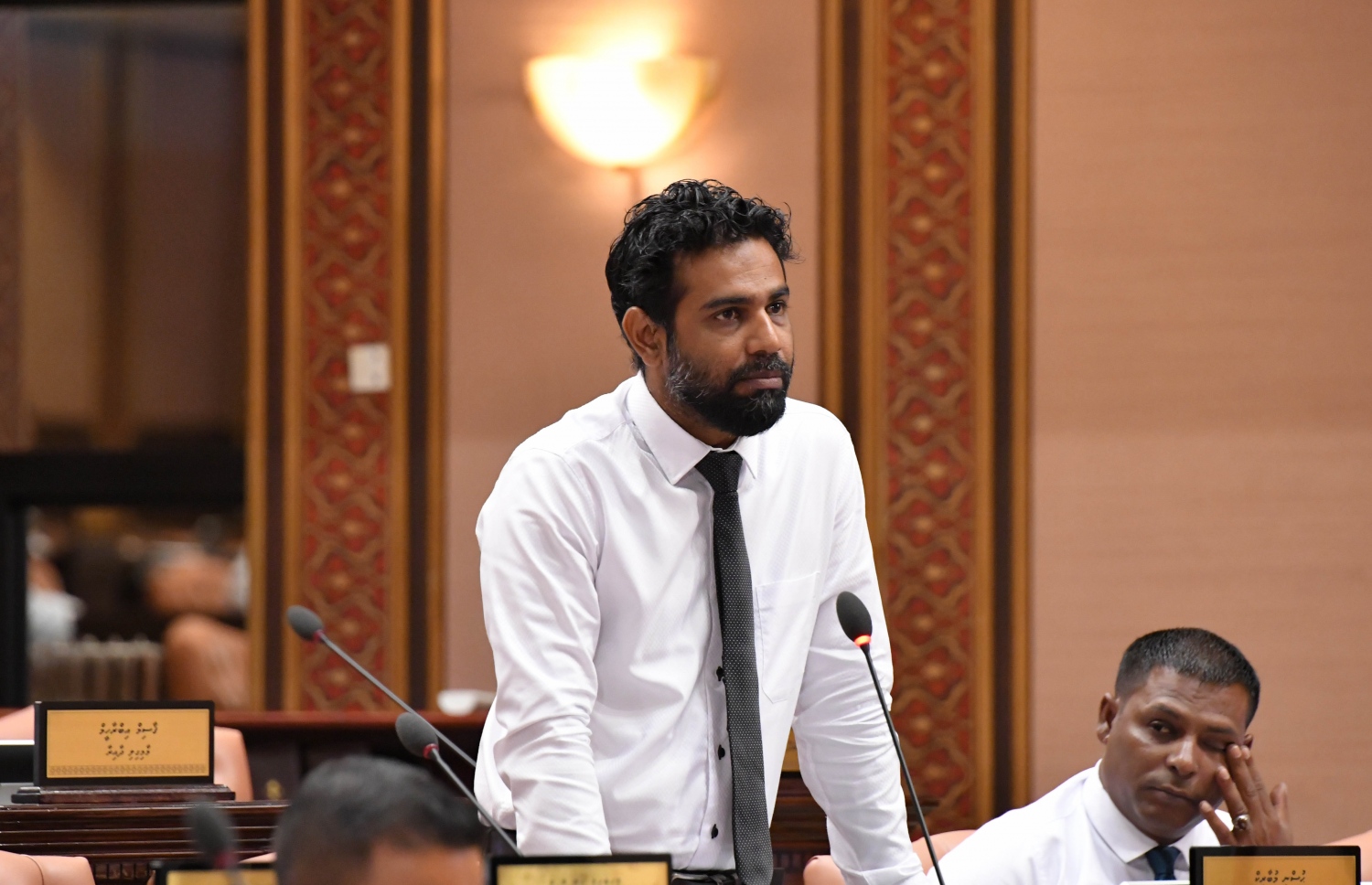 މެމްބަރު ހުސްނީ މުބާރަކް: އޭނާ ވެސް ވަނީ މި ބިލުން ސްކޭމްގެ މައްސަލައަށް ހައްލެއް ނާންނާނެ ކަމަށް ވިދާޅުވެފައި --- ފޮޓޯ/މަޖިލިސް