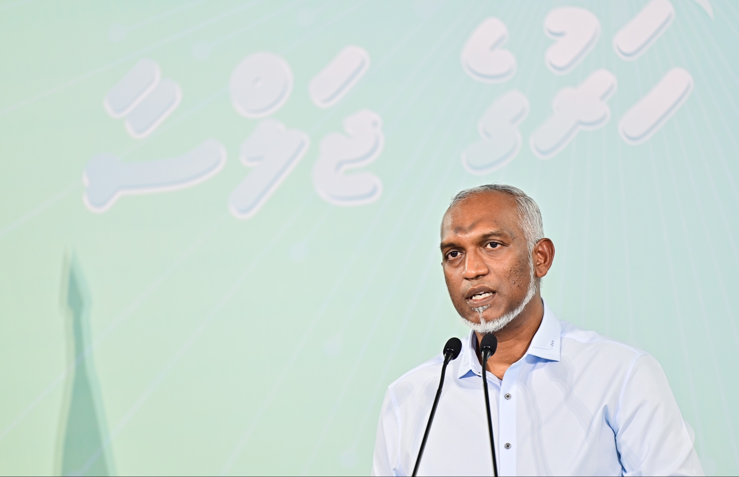 ޕީއެންސީ ހަރުގެ ޖަލްސާގައި ރައީސް ޑރ. މުއިއްޒު ވާހަކަފުޅު ދައްކަވަނީ: މަޖިލިސްގެ މެމްބަރުން މަދުކުރުމާ އަދި މަޖިލިސް އިންތިހާބާ، ރިޔާސީ އިންތިހާބު އެއްކޮށް ބާއްވަން ބިލެއް ހުށައަޅުއްވާނެ ކަމަށް ރައީސް ވަނީ ވިދާޅުވެފައި -- ފޮޓޯ: ފަޔާޒު މޫސާ | މިހާރު
