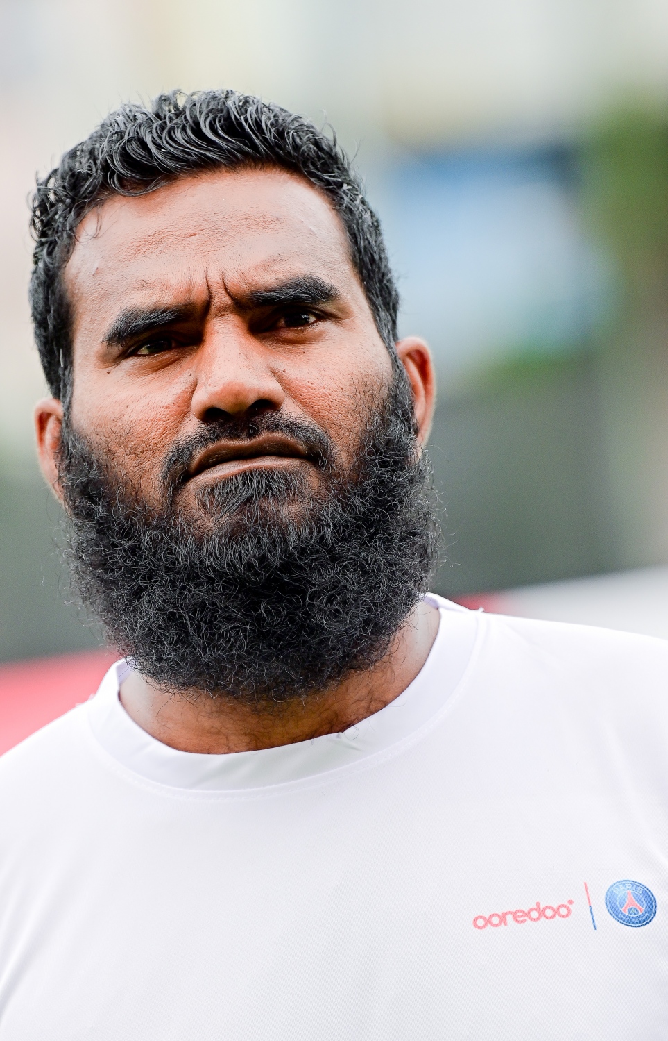 އުރީދޫގެ ދައުވަތަކަށް ރާއްޖެ އައި ޕީއެސްޖީގެ ލެޖެންޑް ޖޭޖޭ އޮކޯޗާ އެކު ގަލޮޅު ދަނޑުގައި މިއަދު ކުޅުނު އެކުވެރިކަމުގެ ފުޓްސަލް މެޗު.-- ފޮޓޯ: ނިޝާން އަލީ | މިހާރު