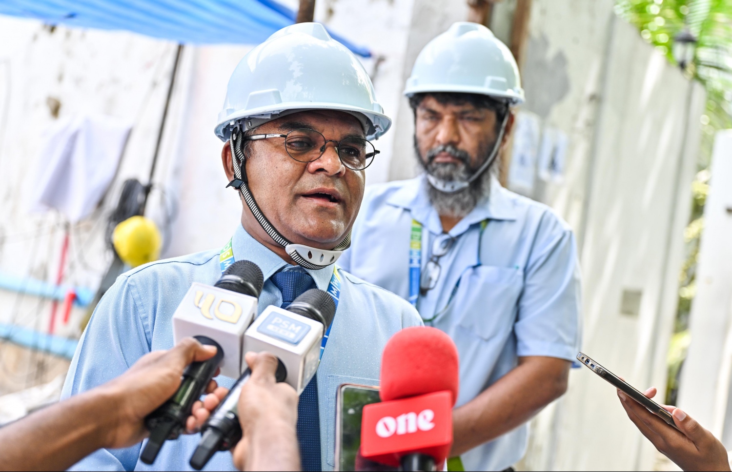 އެމްޑަބްލިއުއެސްސީގެ މެނޭޖިން ޑިރެކްޓަރު އަބްދުލް މަތީން މުހައްމަދު މީޑިއާއަށް މައުލޫމާތު ދެއްވަނީ. -- ފޮޓޯ: ފަޔާޒް މޫސާ | މިހާރު