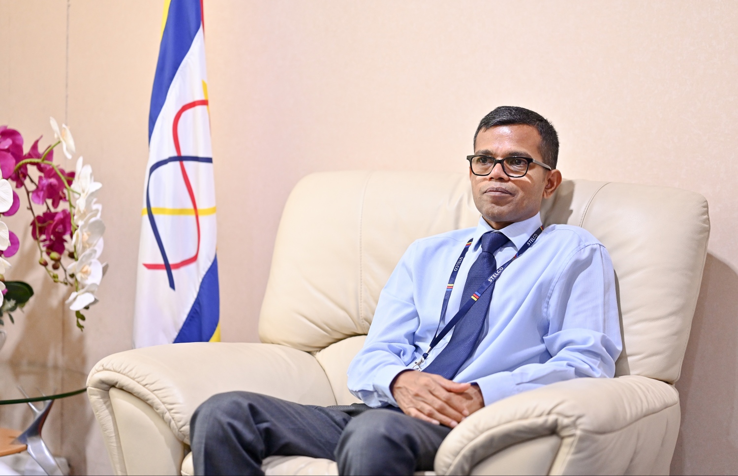 ސްޓެލްކޯގެ މެނޭޖިންގް ޑިރެކްޓަރު ހުސެއިން ފަހުމީ އިއްޔެ "މިހާރު" އަށް އިންޓަވިއު ދެއްވަނީ..-- ފޮޓޯ: ނީޝާން އަލީ / މިހާރު