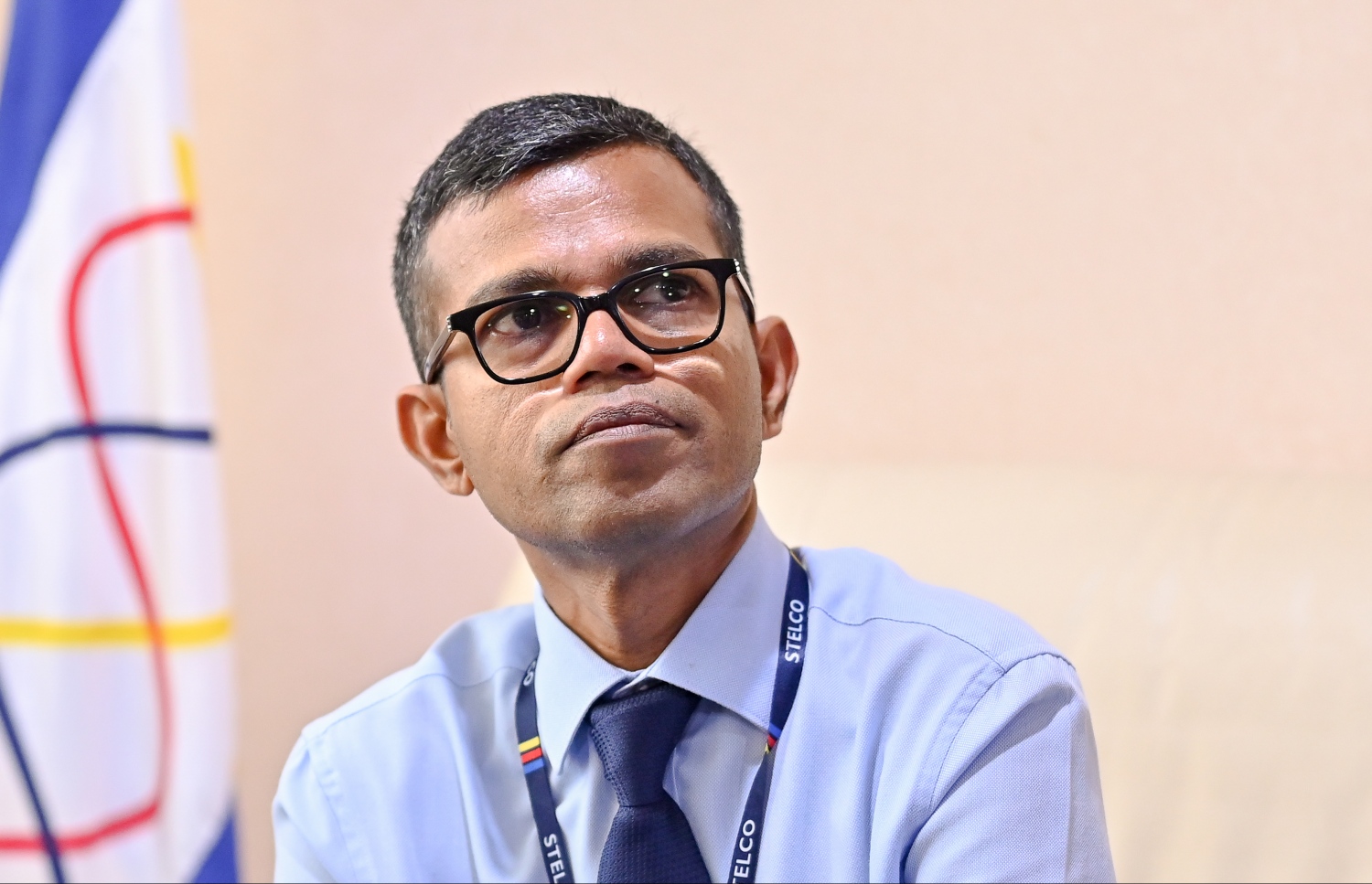 ސްޓެލްކޯގެ މެނޭޖިންގް ޑިރެކްޓަރު ހުސެއިން ފަހުމީ އިއްޔެ "މިހާރު" އަށް އިންޓަވިއު ދެއްވަނީ..-- ފޮޓޯ: ނީޝާން އަލީ / މިހާރު