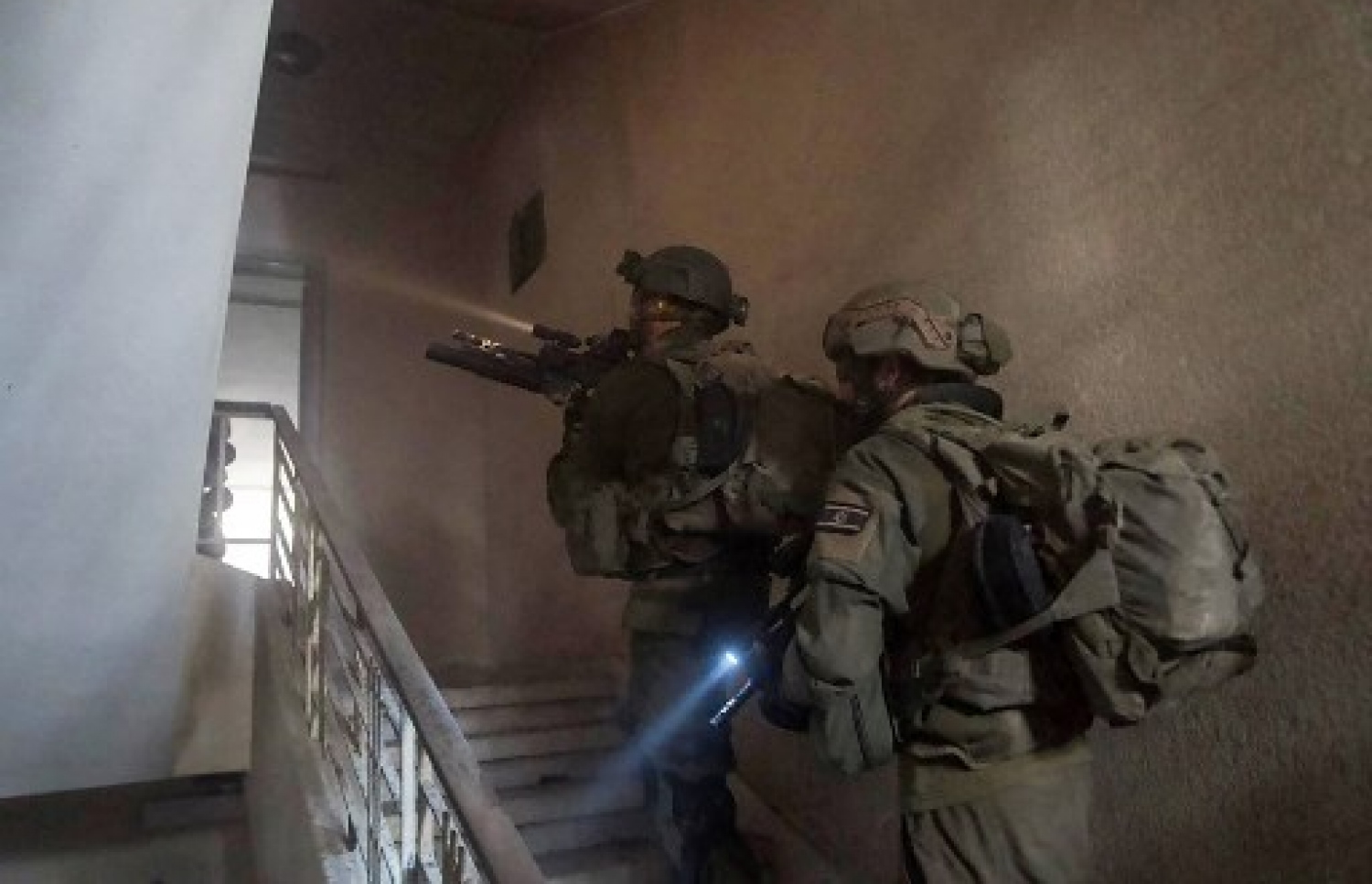 އިޒްރޭލުގެ ސިފައިން ހިންގި އޮޕަރޭޝަނެއްގައި ގާޒާގެ އިމާރާތެއް ފާސްކުރަނީ.