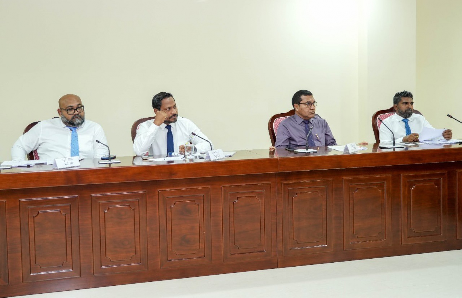 މަޖިލީހުގެ އެސްއޯއީ ކޮމިޓީގެ ބައްދަލުވުން ކުރިއަށް ގެންދަނީ.-- ފޮޓޯ: މަޖިލިސް