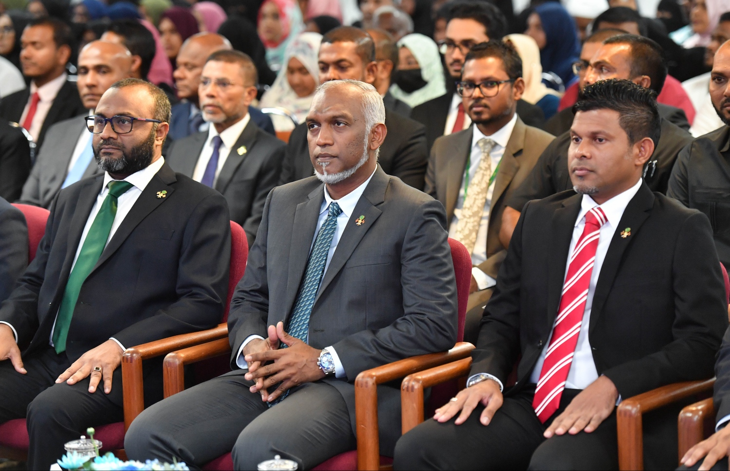 ޤުރުއާން ކިޔެވުމުގެ ގައުމީ މުބާރާތުގެ ނަތީޖާ ފާޅުކުރުމުގެ ރަސްމިއްޔާތުގައި ރައީސް ޑރ. މުހައްމަދު މުއިއްޒާއި ނައިބު ރައީސް ހުސެއިން މުހައްމަދު ލަތީފް (ކ) އަދި އިސްލާމިކް މިނިސްޓަރު ޑރ. މުހައްމަދު ޝަހީމް އަލީ ސައީދު (ވ).-- ފޮޓޯ | ރައީސް އޮފީސް