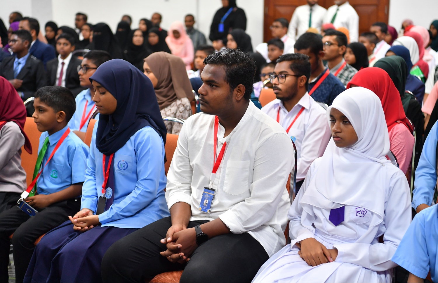 ޤުރުއާން ކިޔެވުމުގެ 36 ވަނަ ގައުމީ މުބާރާތުގެ ނަތީޖާ ފާޅުކޮށް އިނާމު ދިނުމަށް ބޭއްވި ޖަލްސާގައި ދަރިވަރުން ބައިވެރިވަނީ -- ފޮޓޯ: ރައީސް އޮފީސް