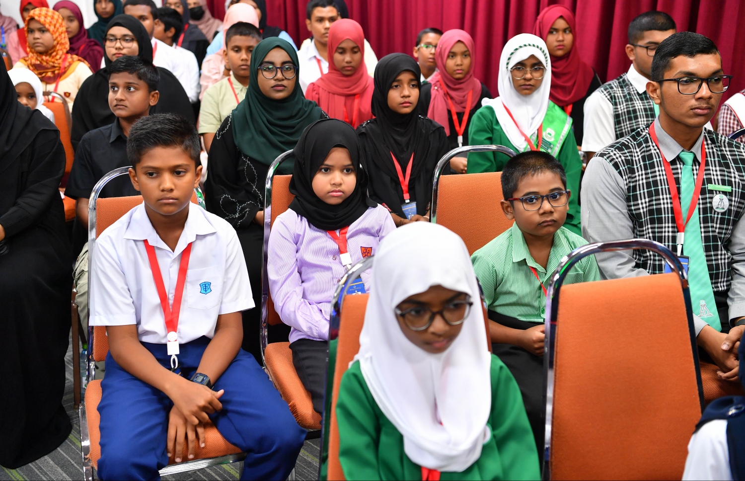 ޤުރުއާން ކިޔެވުމުގެ 36 ވަނަ ގައުމީ މުބާރާތުގެ ނަތީޖާ ފާޅުކޮށް އިނާމު ދިނުމަށް ބޭއްވި ޖަލްސާގައި ދަރިވަރުން ބައިވެރިވަނީ -- ފޮޓޯ: ރައީސް އޮފީސް