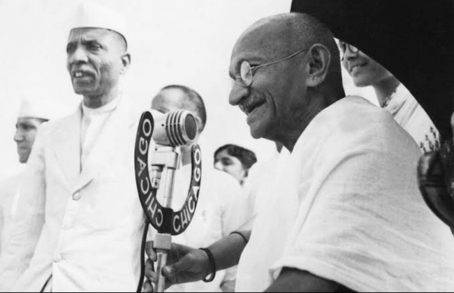 މަހާތުމާ ގާންދީ އަލީގަޅު ޔުނިވާސިޓީގައި ތަގުރީރުކުރައްވަނީ.