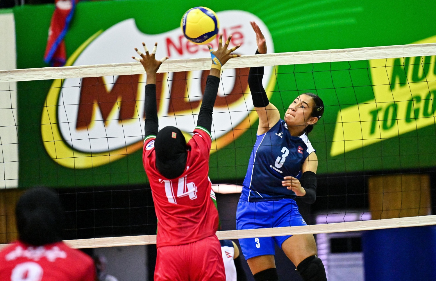 ރާއްޖެ އާއި ނޭޕާލް ބައްދަލުކުރި މެޗުގެ ތެރެއިން.-- ފޮޓޯ: ފަޔާޒު މޫސާ | މިހާރު