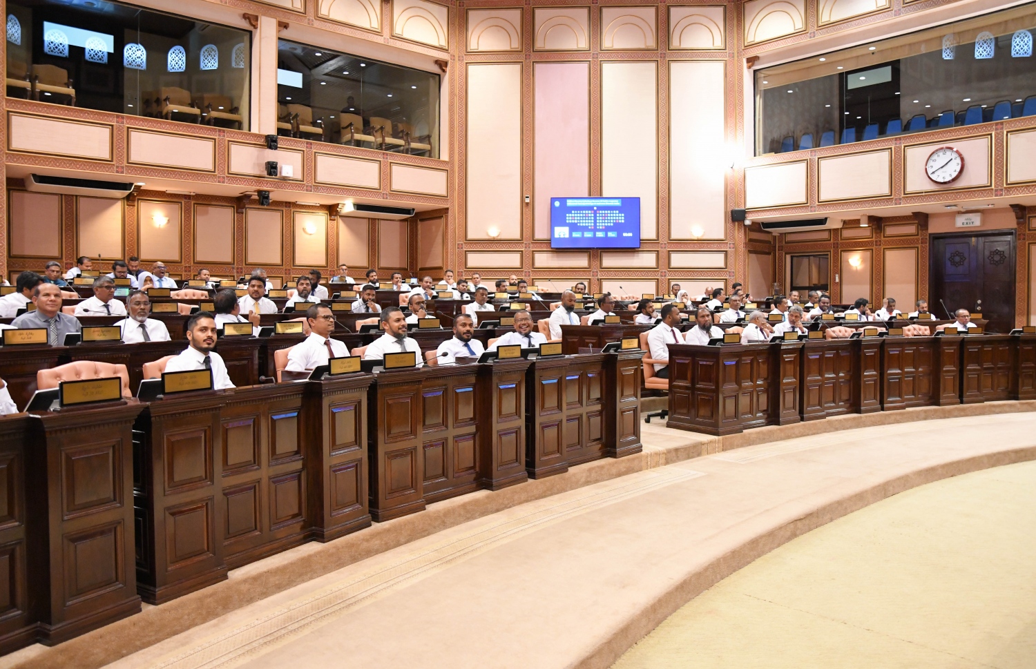 މަޖިލީހުގެ ޖަލްސާއެއް ކުރިއަށް ދަނީ