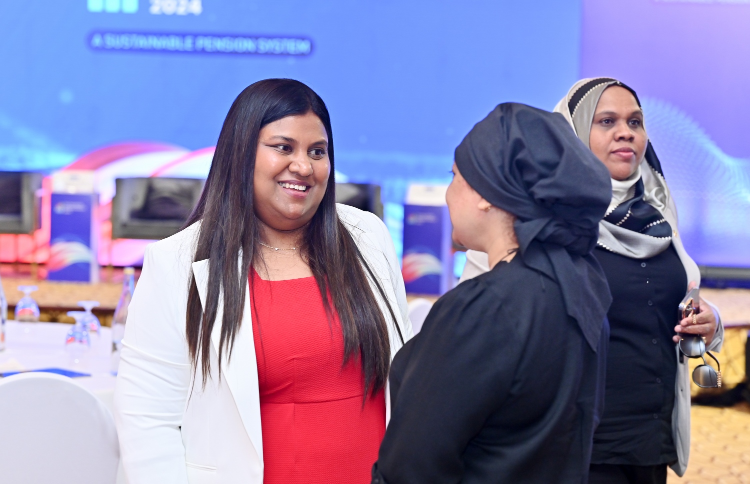 ޕެންޝަން އޮފީހުގެ މޯލްޑިވްސް ފައިނޭންސް ފޯރަމް ފެށުމުގެ ރަސްމިއްޔާތުގައި ބައިވެރިވެވަޑައިގެންނެވި ބައެއް ބޭފުޅުން.--- ފޮޓޯ: ނިޝާން އަލީ | މިހާރު