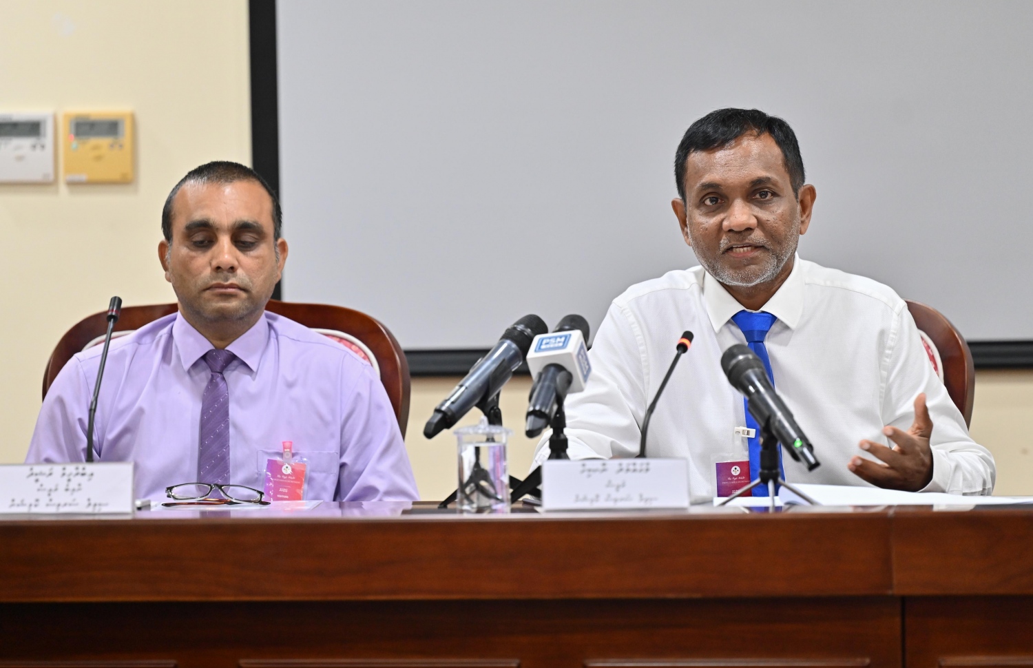 ސިވިލް ސާވިސް ކޮމިޝަން ރައީސް ނާސިހު، މިނިވަން މުވައްސަސާތަކާ ބެހޭ ކޮމިޓީގައި -- ފޮޓޯ: ނިޝާން އަލީ/ މިހާރު