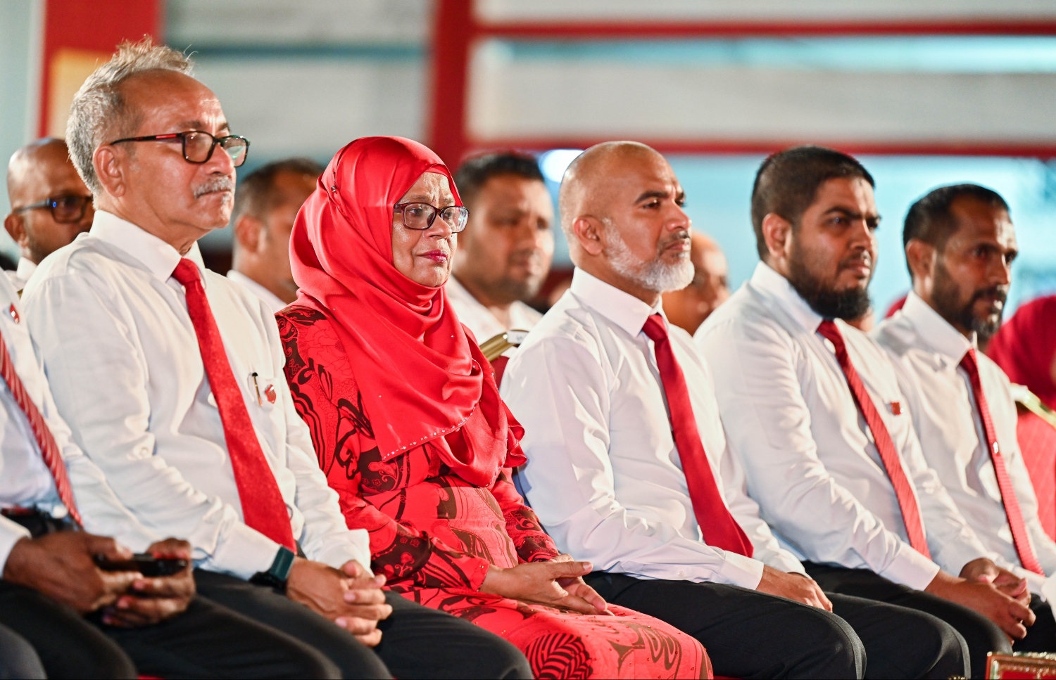 މަޖީދިއްޔާ ސްކޫލްގެ 100 ވަނަ އަހަރީ ދުވަސް ފާހަގަ ކުރަން 1،000 ދުވަހުގެ ކައުންޓްޑައުން ފެށުމަށް ބޭއްވި އެސެމްބްލީގައި އެޑިއުކޭޝަން މިނިސްޓަރު ޑރ އިސްމާއިލް ޝަފީއު އާއި ޕްރިންސިޕަލް އައިޝަތު މުހައްމަދު ސޯލިހު އަދި އެ ސްކޫލުގެ މުސްކުޅި ދަރިވަރުން ބައިވެރިވެވަޑައިގަންނަވަނީ.--- ފޮޓޯ: ފަޔާޒު މޫސާ | މިހާރު