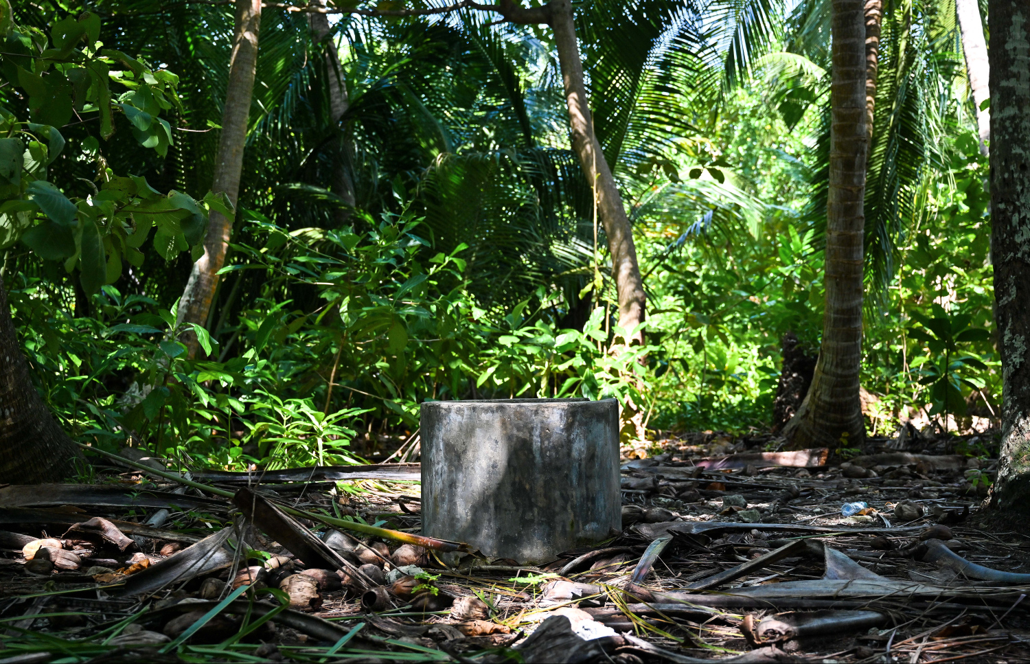 ށ. ކުޑަދޫގައި ހުންނަ ފެން ވަޅެއް: މިއީ މާފަހުން ހެދި ވަޅެއް.-- ފޮޓޯ: ފަޔާޒް މޫސާ | މިހާރު