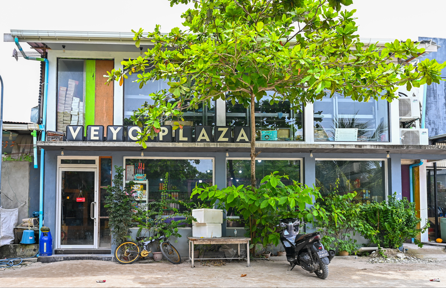 ވެޔޮ އާއިލާ އިން ކުރިއަށް ގެންދާ ވެޔޮ ޕްލާޒާ