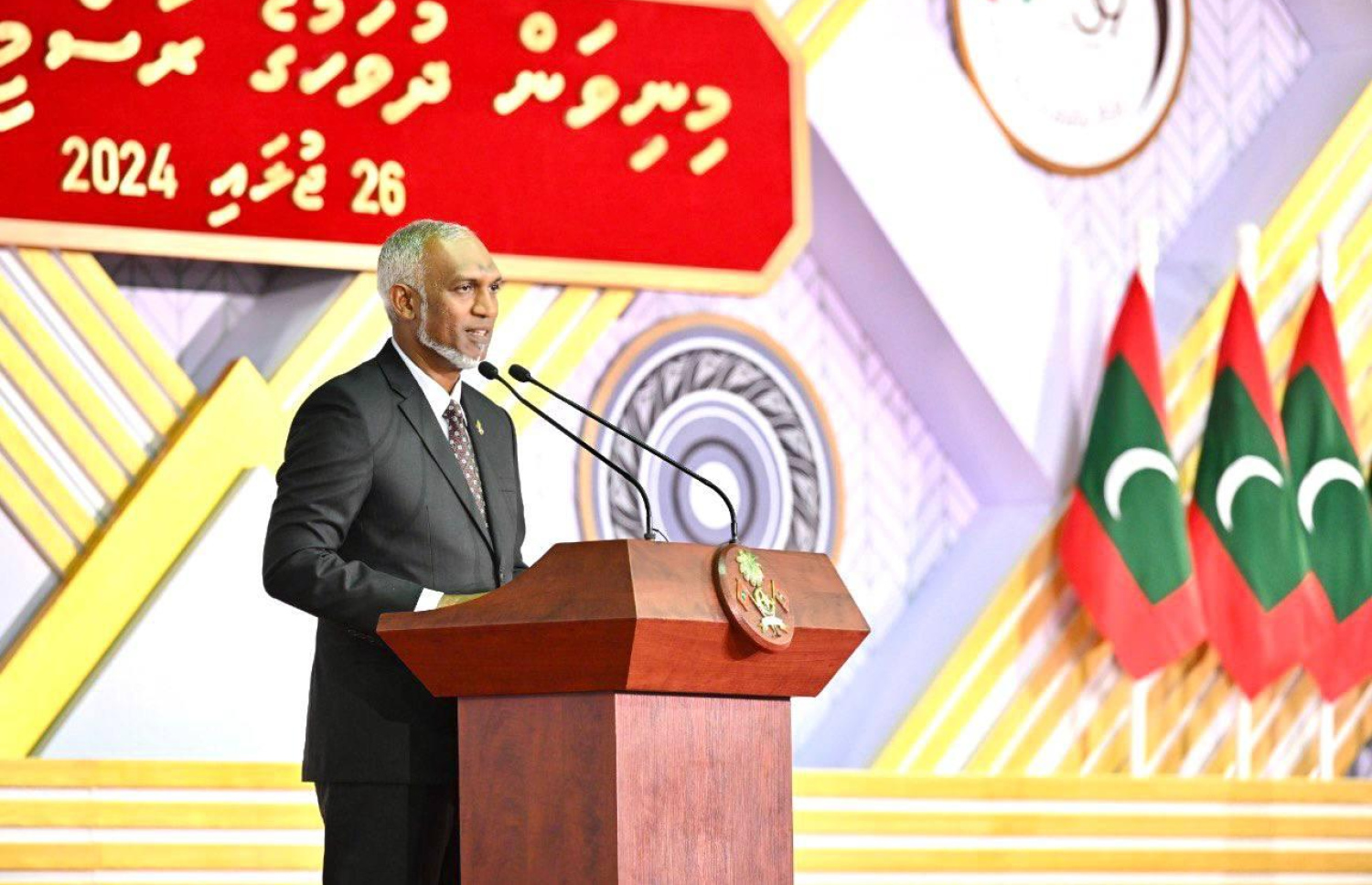 ރާއްޖޭގެ 59 ވަނަ މިނިވަން ދުވަހުގެ ރަސްމީ ޖަލްސާގައި ރައީސް މުއިއްޒު ރޭ ވާހަކަފުޅު ދައްކަވަނީ.-- ފޮޓޯ: ރައީސް އޮފީސް