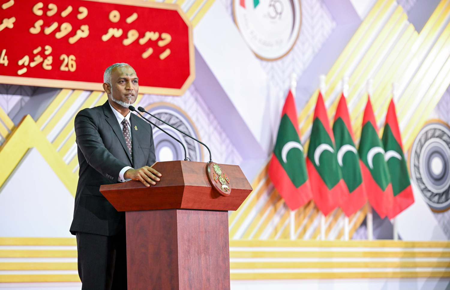 މި އަހަރުގެ މިނިވަން ދުވަހުގެ ރަސްމީ ޖަލްސާގައި ރައީސް މުއިއްޒު ވާހަކަފުޅު ދައްކަވަނީ.---ފޮޓޯ: ރައީސް އޮފީސް