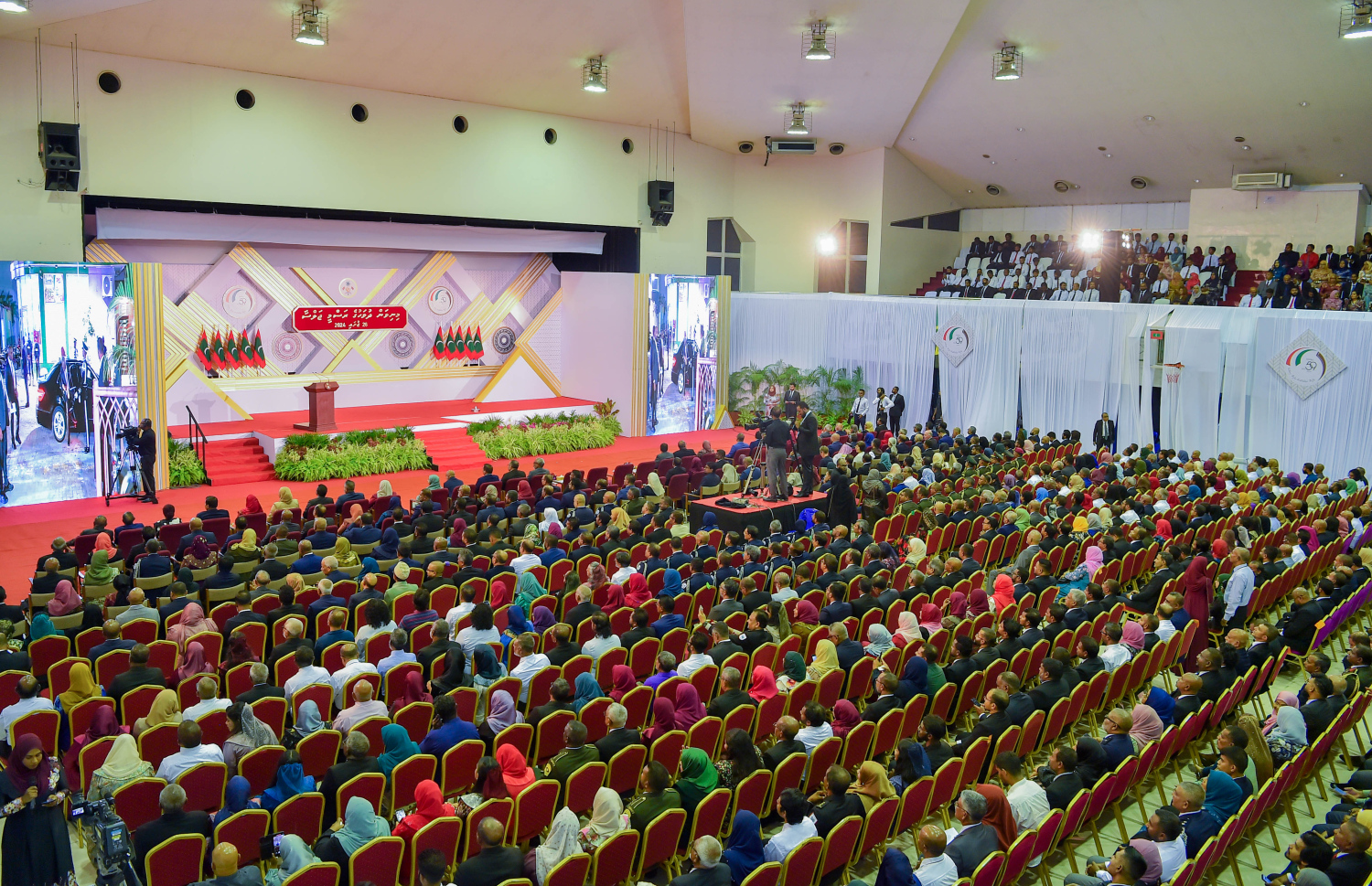 ރާއްޖޭގެ 59 ވަނަ މިނިވަން ދުވަހުގެ މުނާސަބަތުގައި ސޯޝަލް ސެންޓަރުގައި ބޭއްވި ރަސްމީ ޖަލްސާ. .-- ފޮޓޯ: ރައީސް އޮފީސް