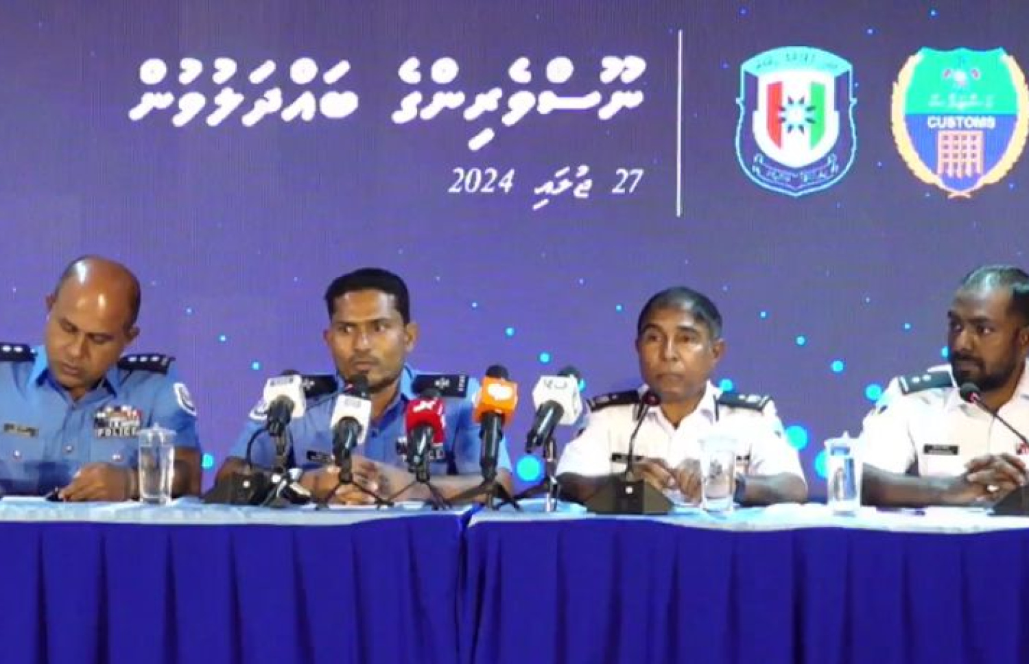 ފުލުހުންނާއި ކަސްޓަމްސް ގުޅިގެން މިއަދު ބޭއްވި ނޫސްވެރިންގެ ބައްދަލުވުން.