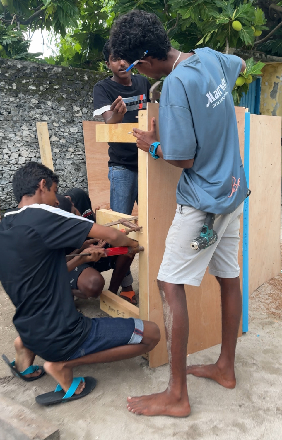 ސްކޭޓް ރޭމްޕް ހެދުމުގެ މަސައްކަތުގައި ވައިރޮދިންގެ ޓީމް.-- ފޮޓޯ: ވައިރޮދިން