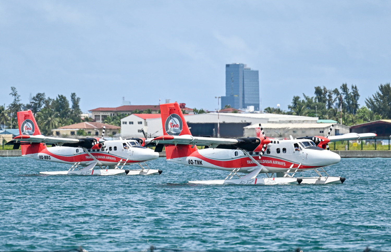 ޓީއެމްއޭގެ ބޯޓުތަކެއް: ގިނަ އަދަދެއްގެ ދިވެހި ޕައިލެޓުން ކޯސް ހެދިޔަސް ވައިގެ ސިނާއަތުގައި ވަޒީފާއެއް ނެތް.  ފޮޓޯ: ފަޔާޒު މޫސާ | މިހާރު