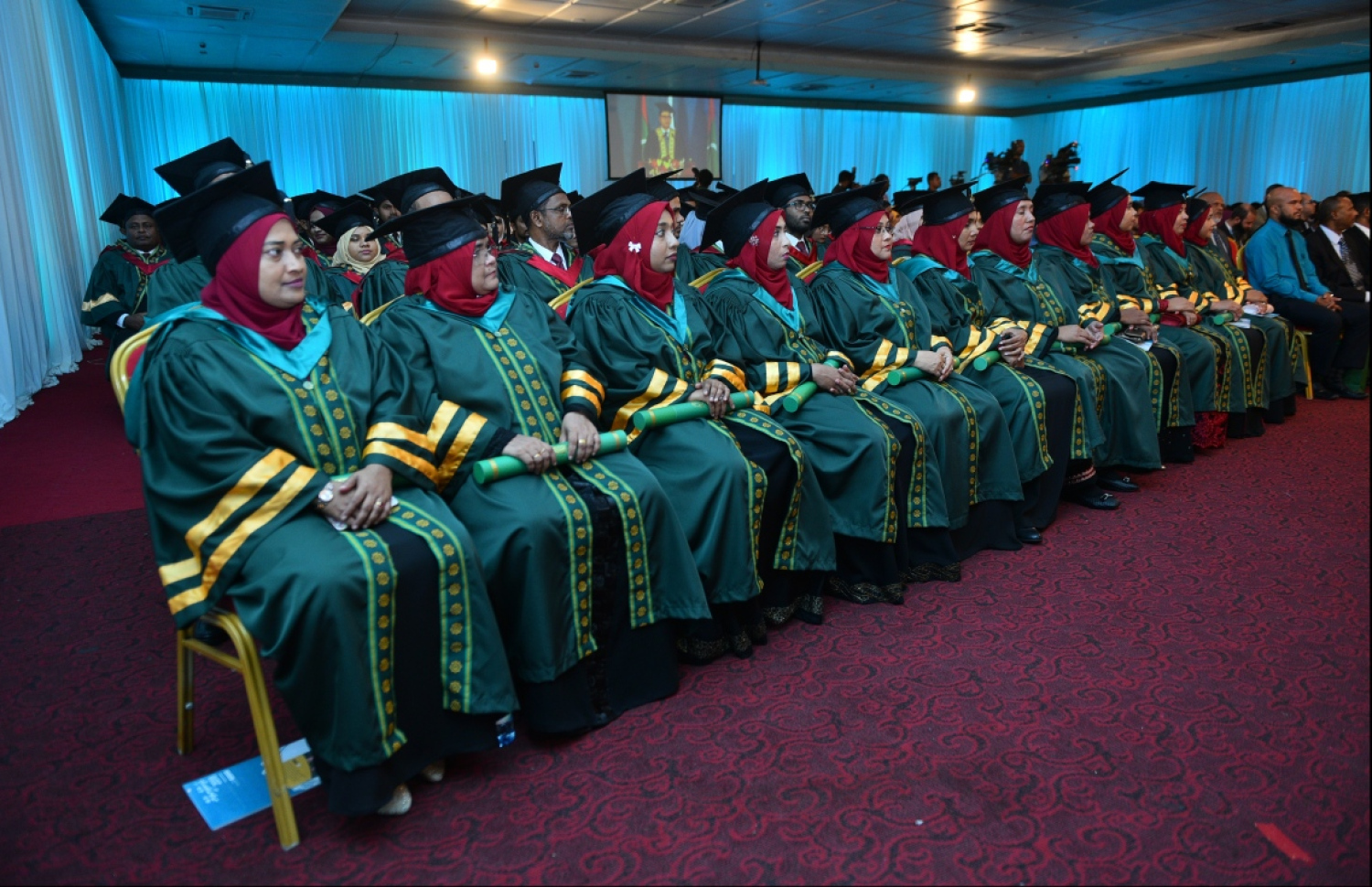 އައިޔޫއެމްގެ ދަސްވެނިވުމުގައި ދަރިވަރުންތަކެއް ބައިވެރިވަނީ. -- ފޮޓޯ | މިހާރު