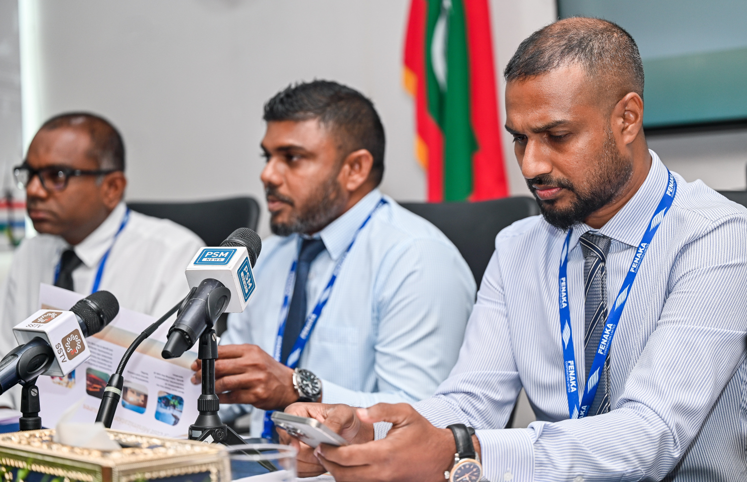 ފެނަކައިގެ އެމްޑީ މުއާޒާއި ޑެޕިއުޓީ ސީއީއޯ ނޫސްވެރިންގެ ބައްދަލުވުމެއްގައި.