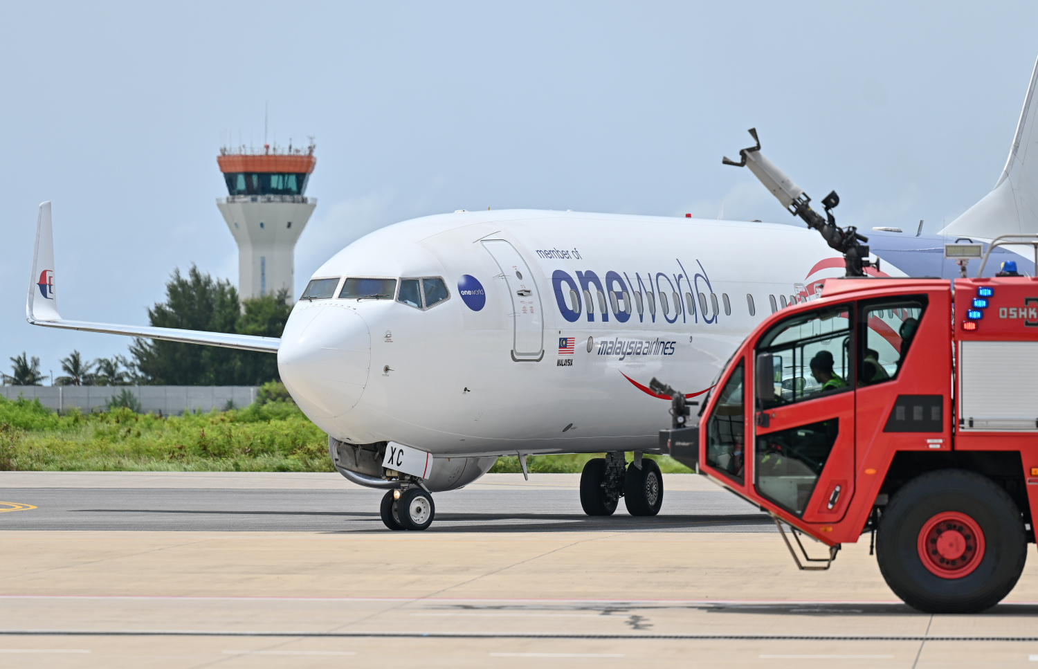 މެލޭޝިއާ އެއާލައިނުގެ ފްލައިޓަށް މިއަދު ވޯޓާ ސެލިއުޓް ދެނީ. --- ފޮޓޯ: ނިޝާން އަލީ | މިހާރު