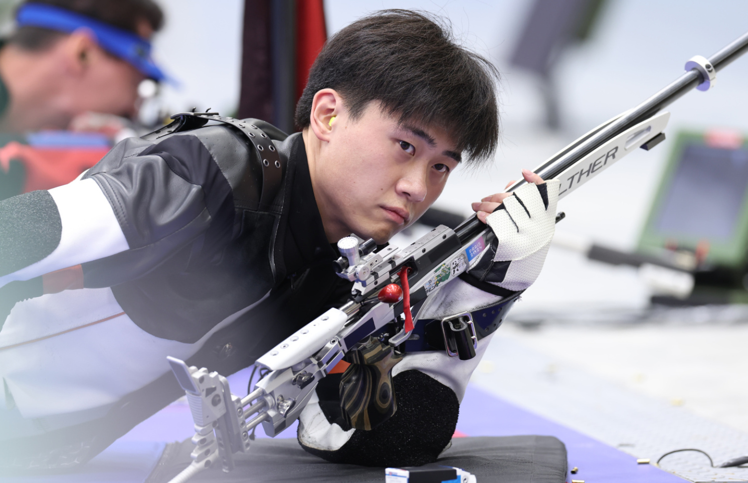 ޗައިނާގެ ރައިފަލް ޝޫޓަރު ލިއޫ ޔުކުން.--