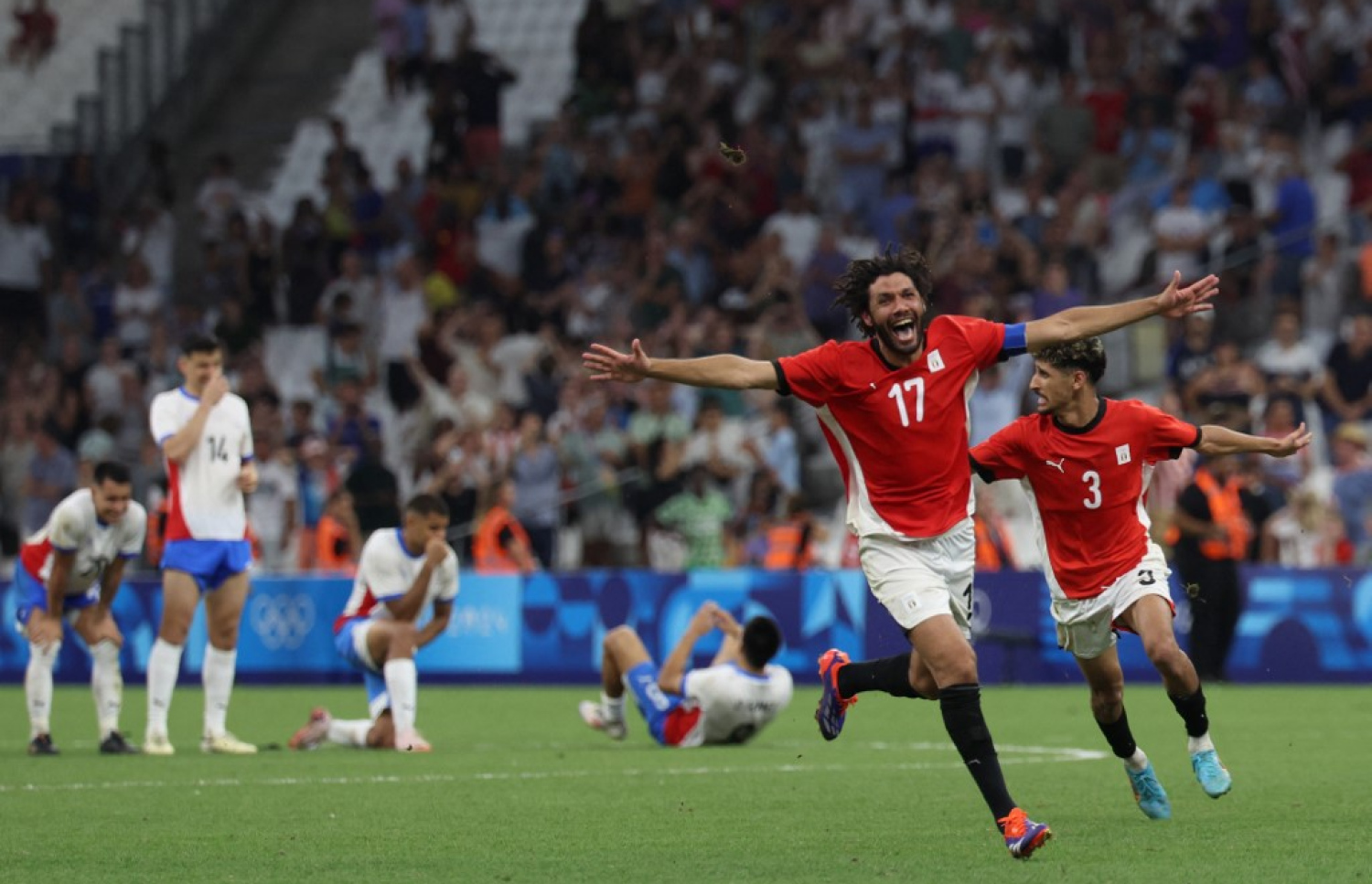 ޕެނަލްޓީ ޝޫޓައުޓް ކާމިޔާބު ކުރުމަށް ފަހު މިސްރުގެ ކެޕްޓަން އެލްނެނީ.-- ފޮޓޯ: އޭއެފްޕީ