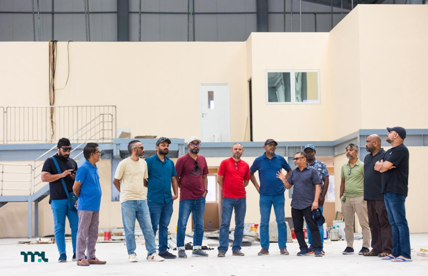 ބަންކަރިންގެ ހިދުމަތް ފެށުމަށް ބޭނުންވާ އޮފީސް ޖާގައިގެ މަސައްކަތް ކުރިއަށް ގެންދާ ގޮތް އެމްޕީއެލްގެ އިސްވެރިން ބައްލަވާލައްވަނީ.-- ފޮޓޯ: އެމްޕީއެލް