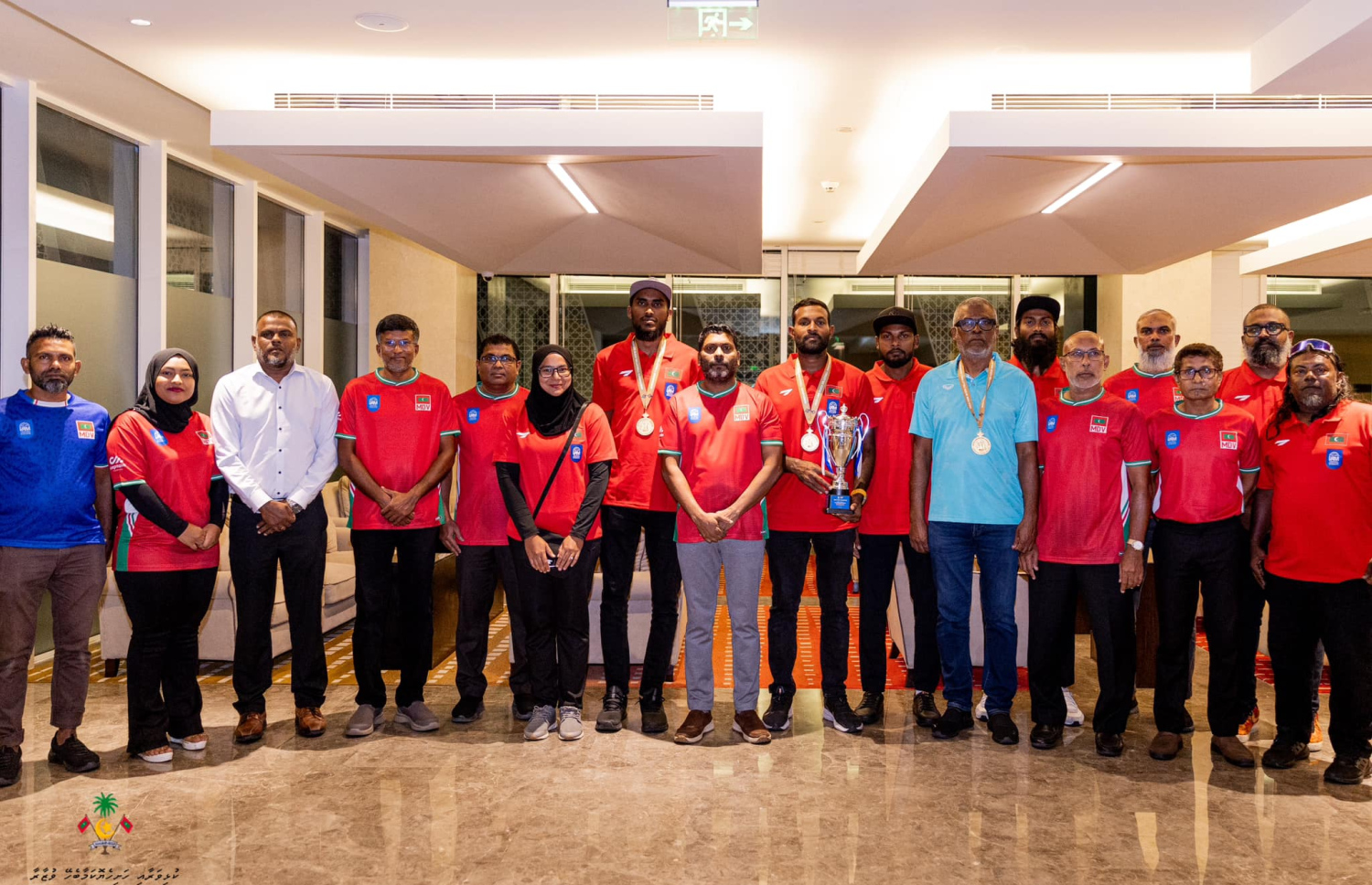 އެޑަމް އާއި ކުޑަ ކާއްޓޭ އަށް މަރުހަބާ ކިޔުމަށް އެއާޕޯޓް ލައުންޖުގައި ކުރިއަށް ގެންދިޔަ ހަފުލާގެ ތެރެއިން --- ސްޕޯޓްސް މިނިސްޓްރީ