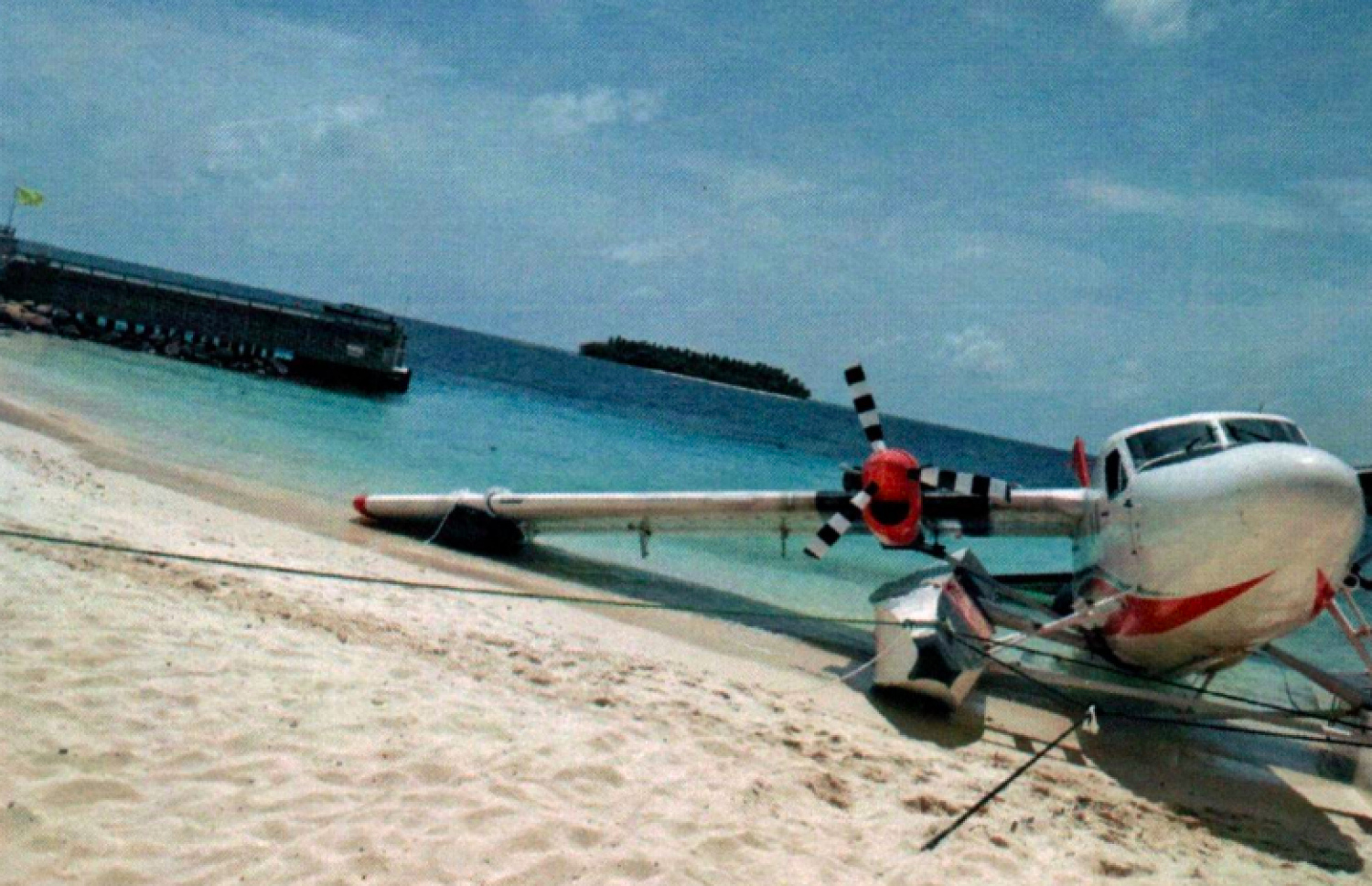 އެކްސިޑެންޓުވި ޓީއެމްއޭގެ ބޯޓުގެ ތަހުގީގުގެ ޕްރިލިމިނަރީ ރިޕޯޓުގައި ހިމަނާފައިވާ ބޯޓަށް ލިބުނު ގެއްލުމުގެ ފޮޓޯއެއް.